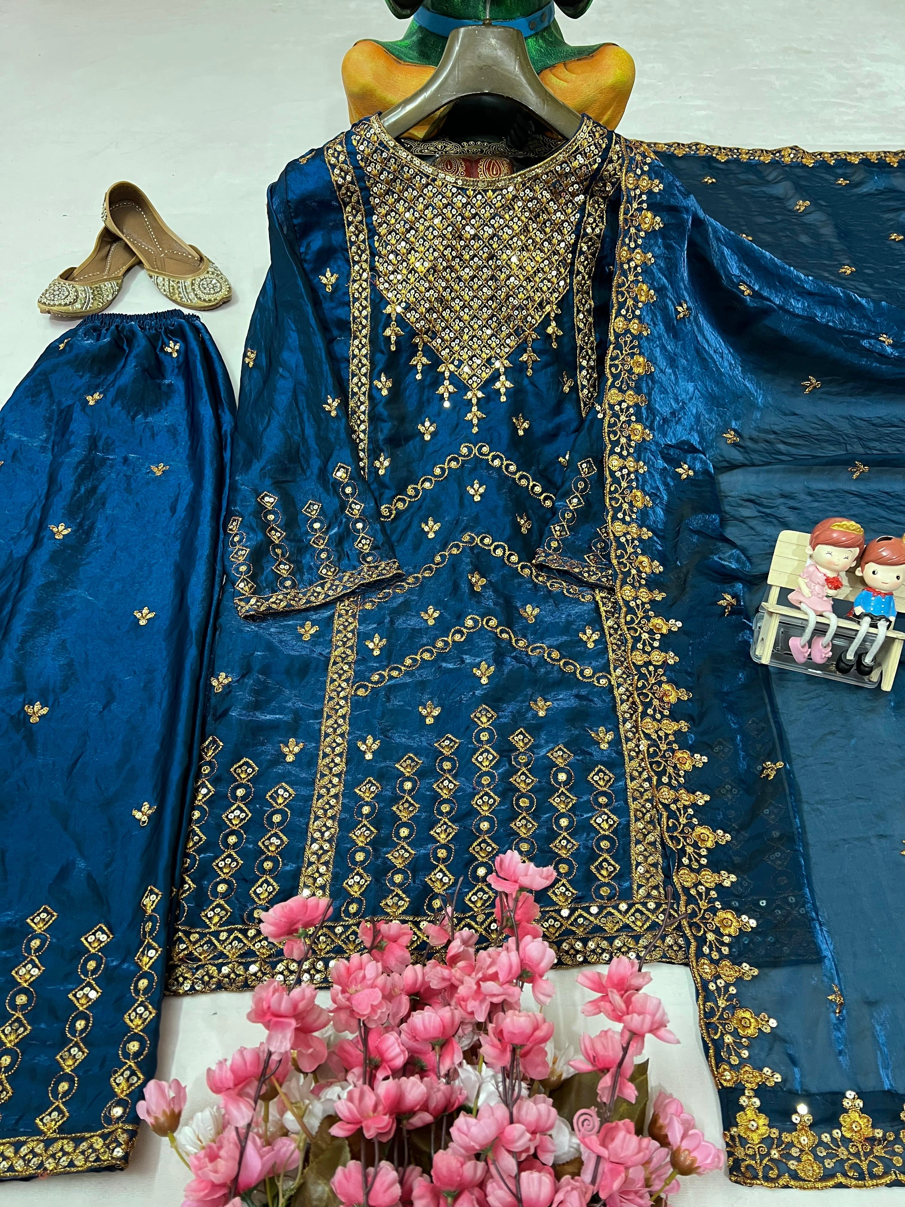 पार्टी वेयर लुक: सीक्वेंस एम्ब्रॉयडरी वर्क वाला टॉप-बॉटम और दुपट्टा