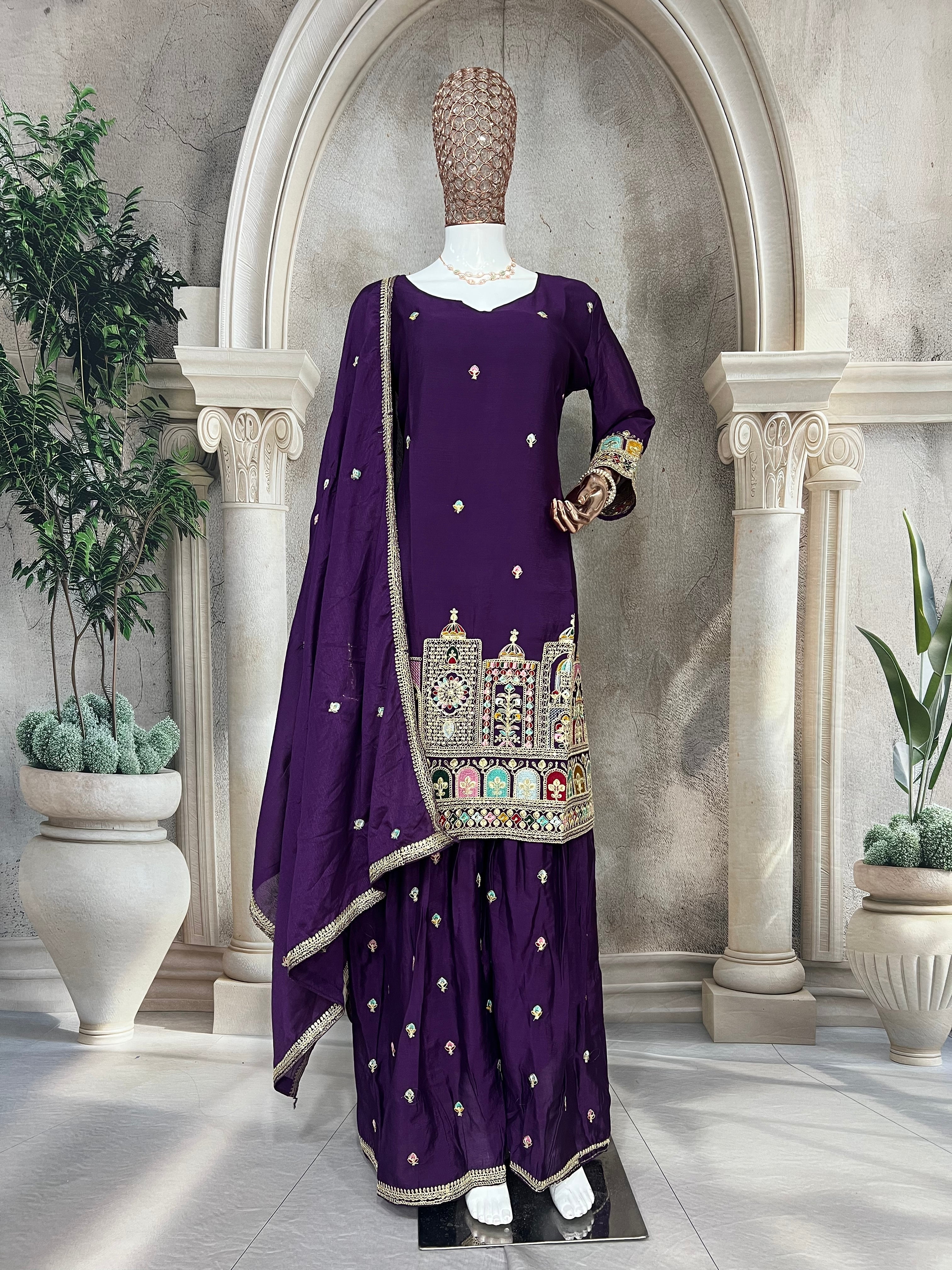 मल्टी नीडल सीक्विन कढ़ाई वर्क वाला पार्टी वेयर सूट सेट