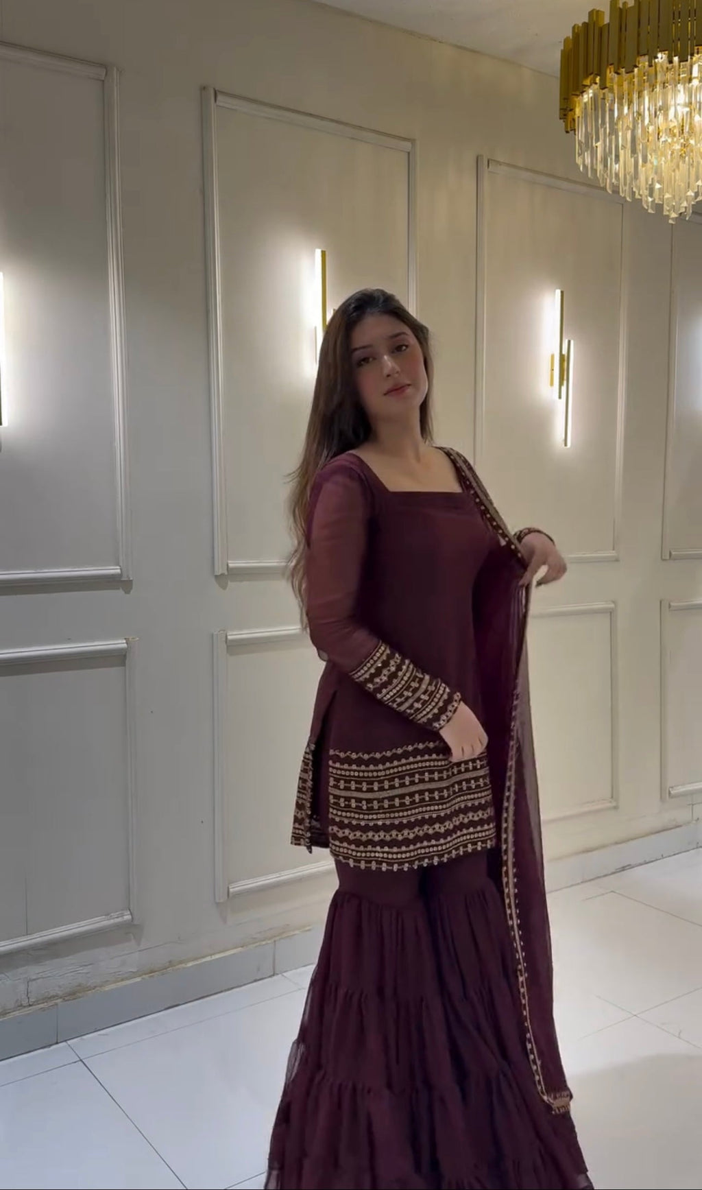 डिजाइनर पार्टी वेयर लुक - टॉप-शरारा और दुपट्टा, हैवी एम्ब्रॉयडरी वर्क के साथ