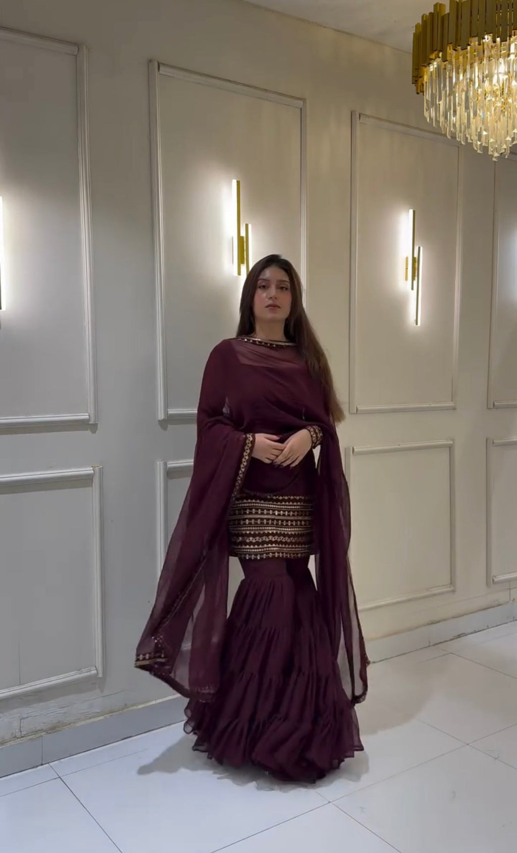 डिजाइनर पार्टी वेयर लुक - टॉप-शरारा और दुपट्टा, हैवी एम्ब्रॉयडरी वर्क के साथ