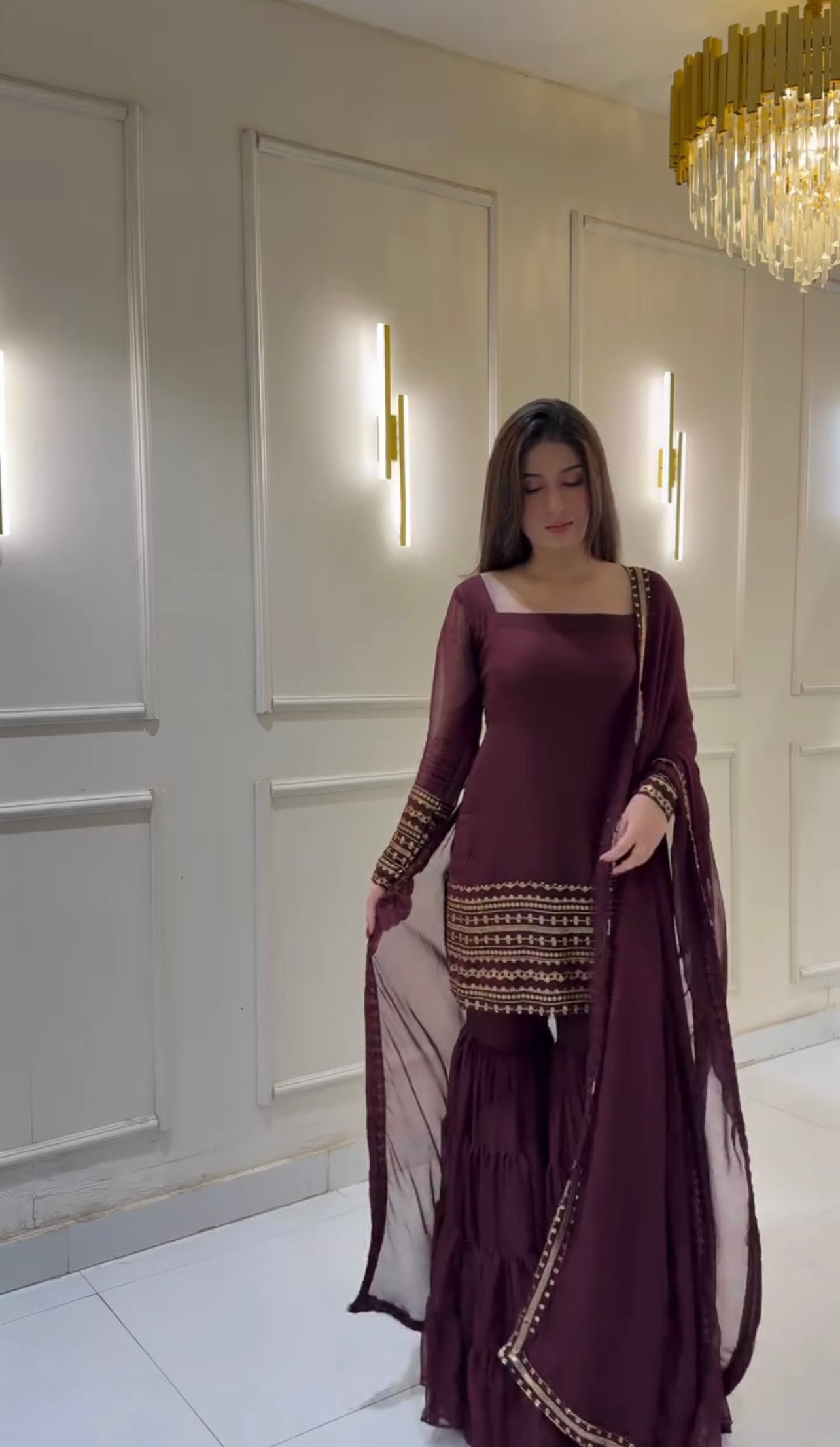 डिजाइनर पार्टी वेयर लुक - टॉप-शरारा और दुपट्टा, हैवी एम्ब्रॉयडरी वर्क के साथ