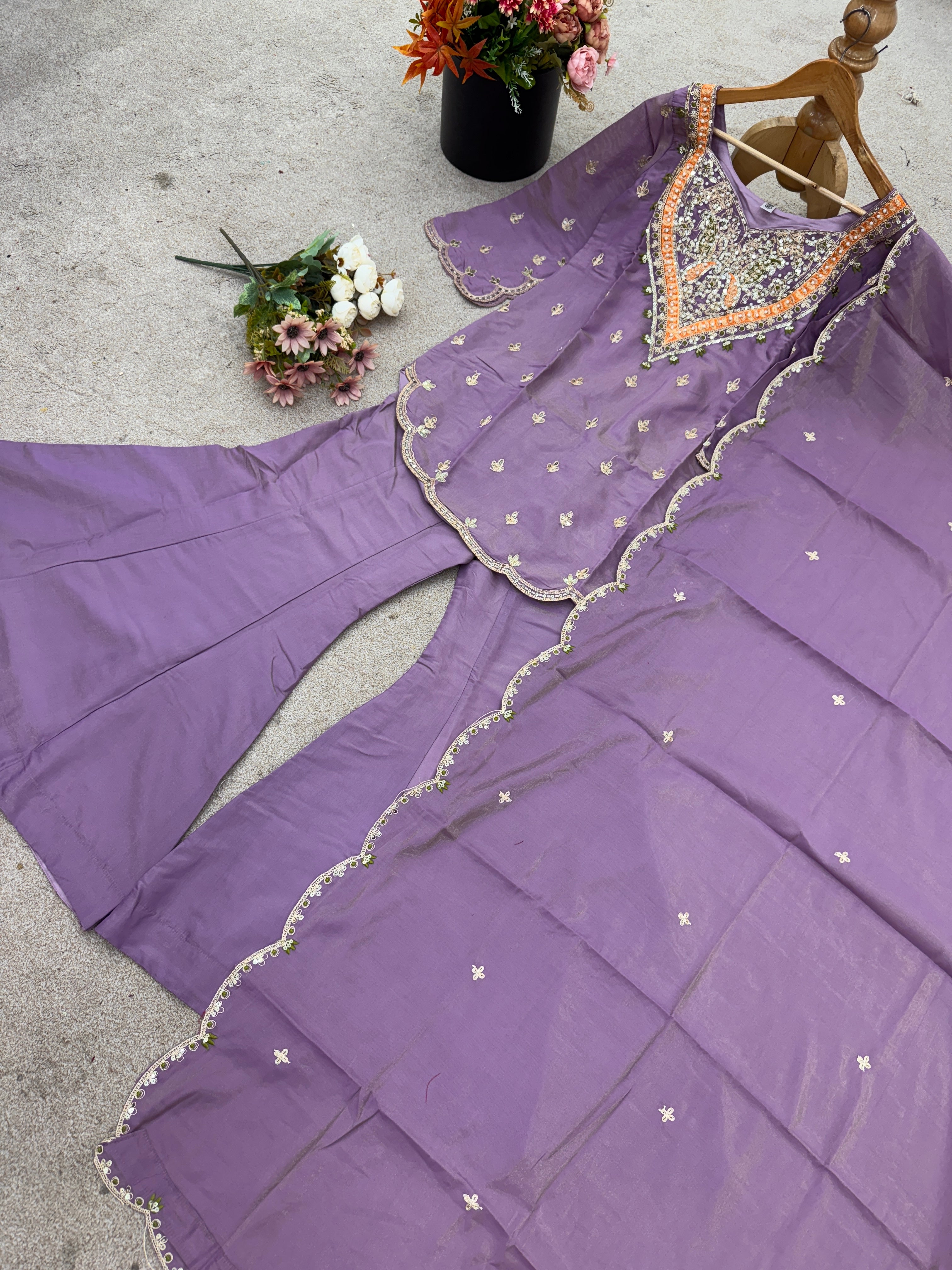 कढ़ाई वर्क वाला पार्टी वेयर टॉप-बॉटम और दुपट्टा सेट