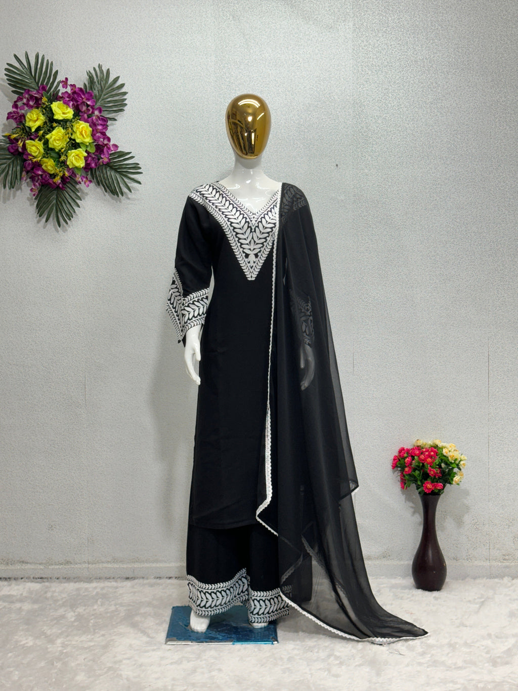 डिजाइनर पार्टी वेयर टॉप, बॉटम और दुपट्टा, फैंसी बेल स्लीव के साथ