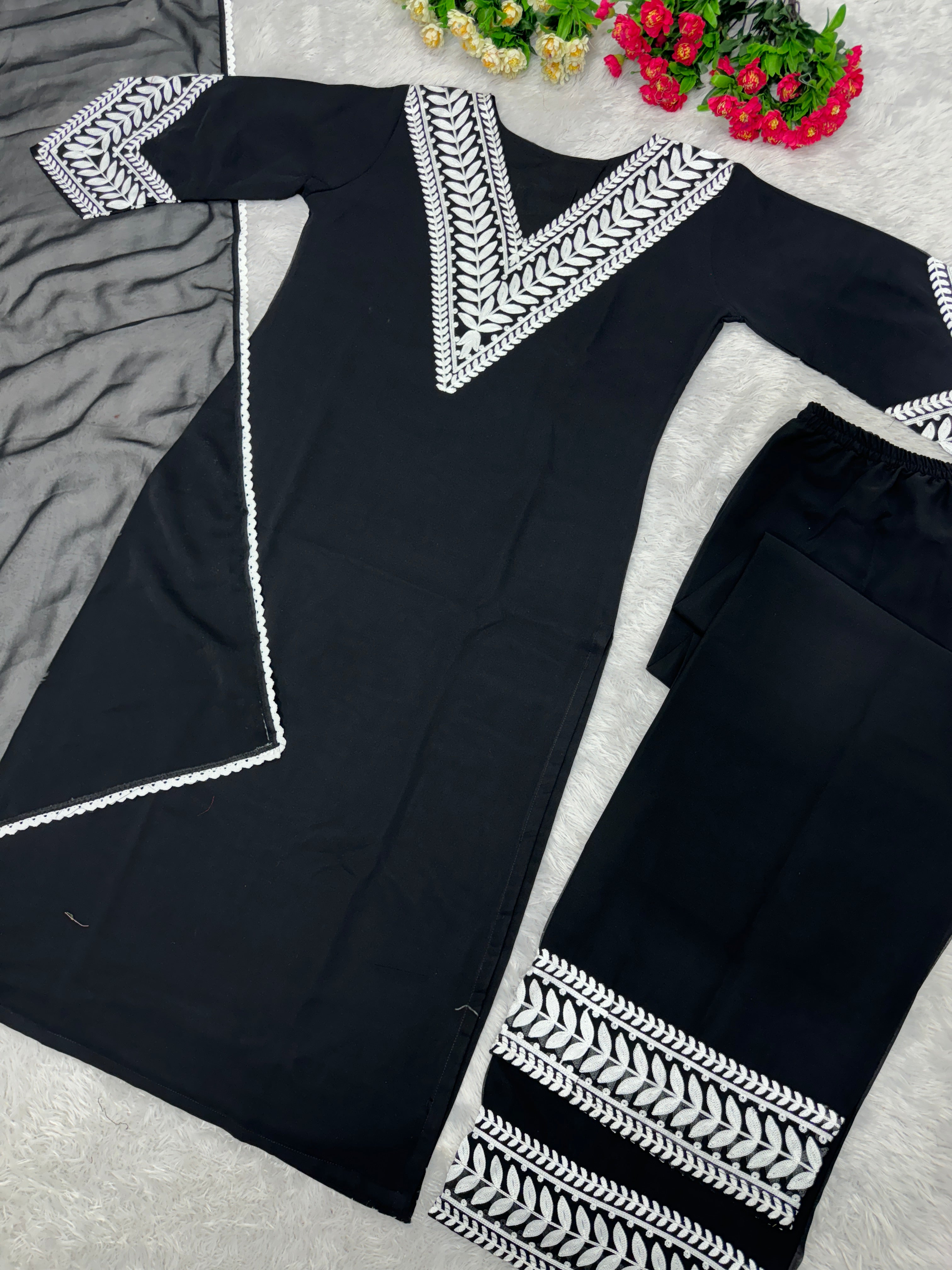 डिजाइनर पार्टी वेयर टॉप, बॉटम और दुपट्टा, फैंसी बेल स्लीव के साथ