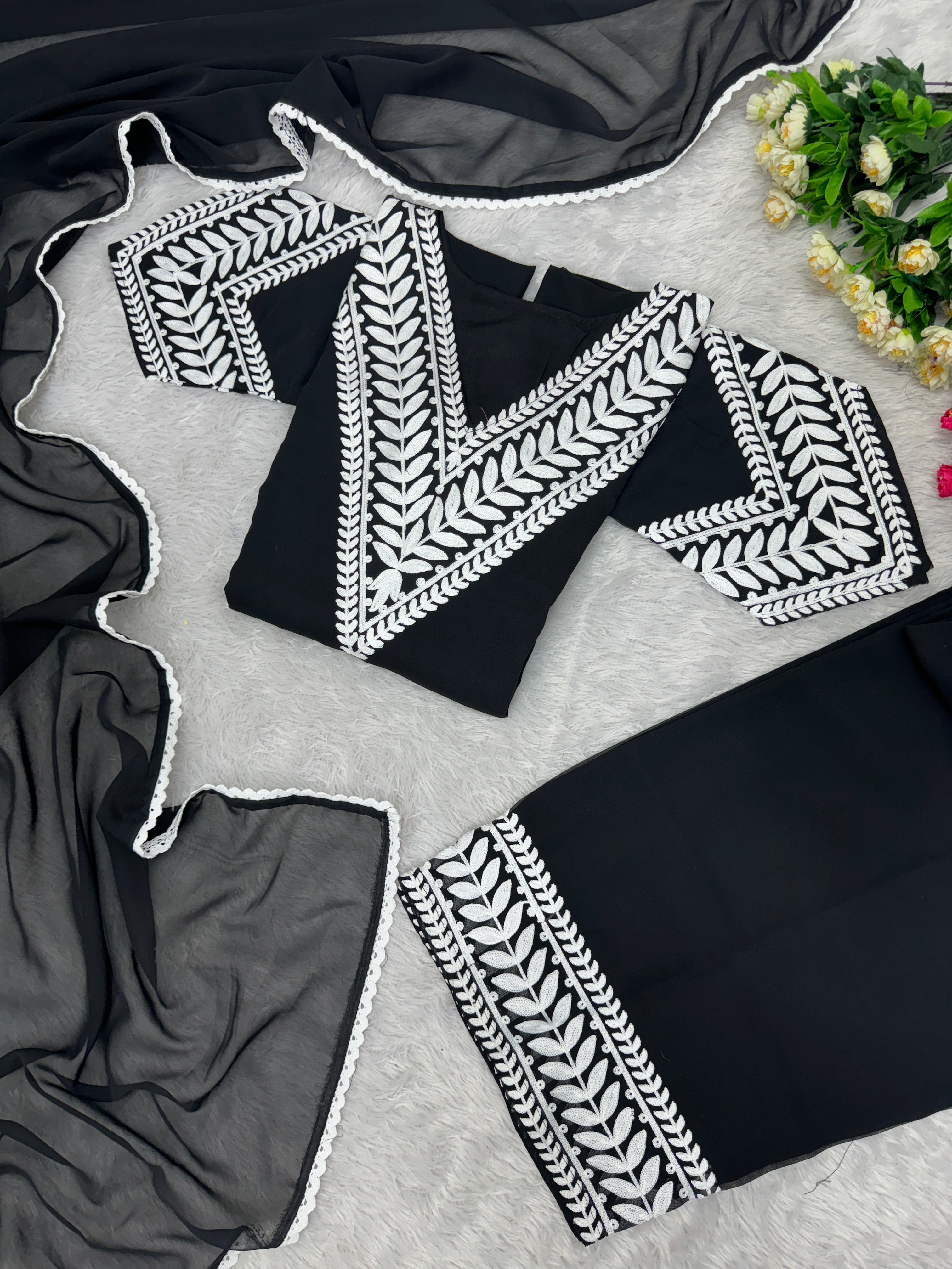 डिजाइनर पार्टी वेयर टॉप, बॉटम और दुपट्टा, फैंसी बेल स्लीव के साथ