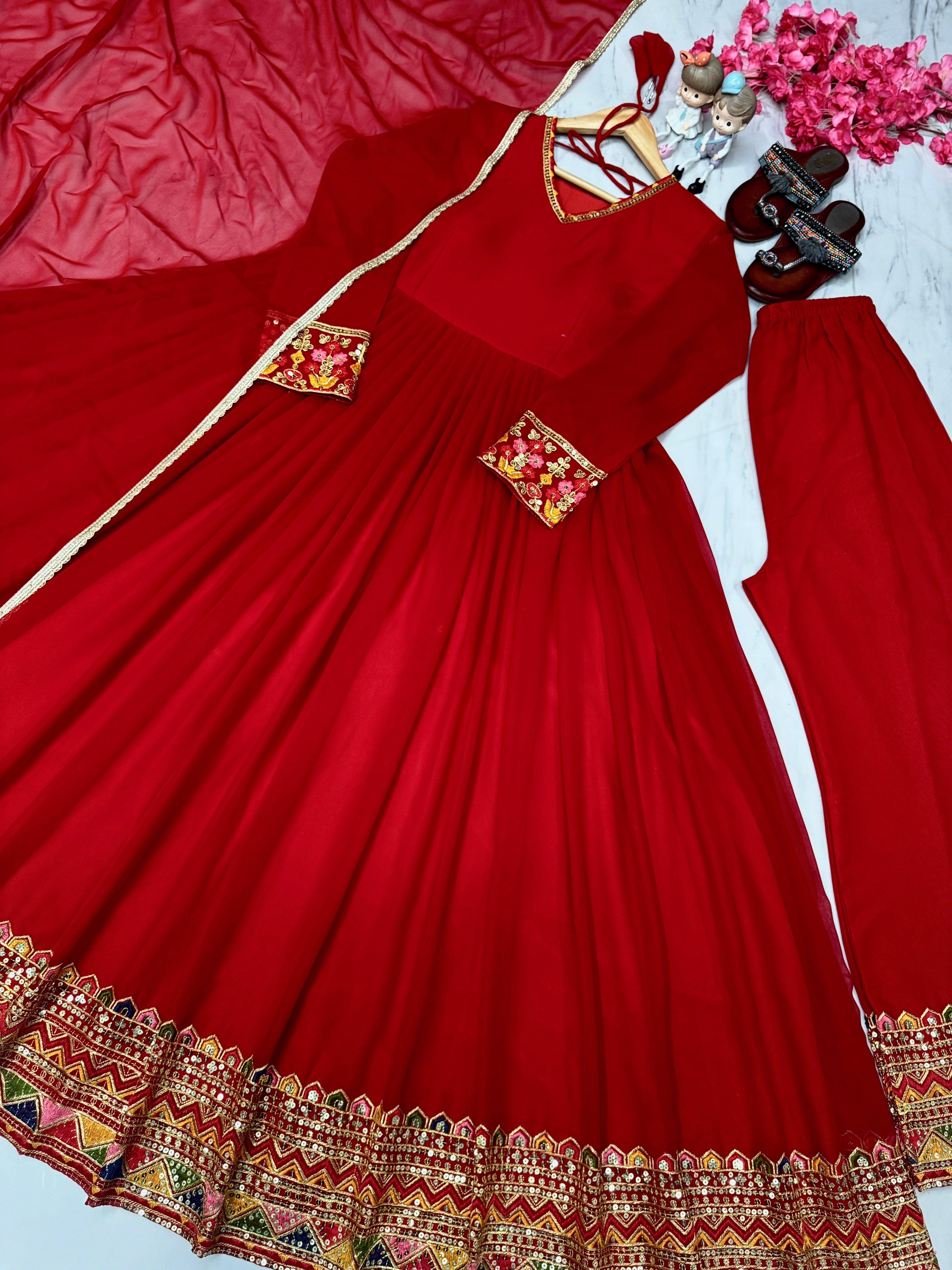 पार्टी वेयर लुक: फैंसी अनारकली गाउन, दुपट्टा और प्लाजो