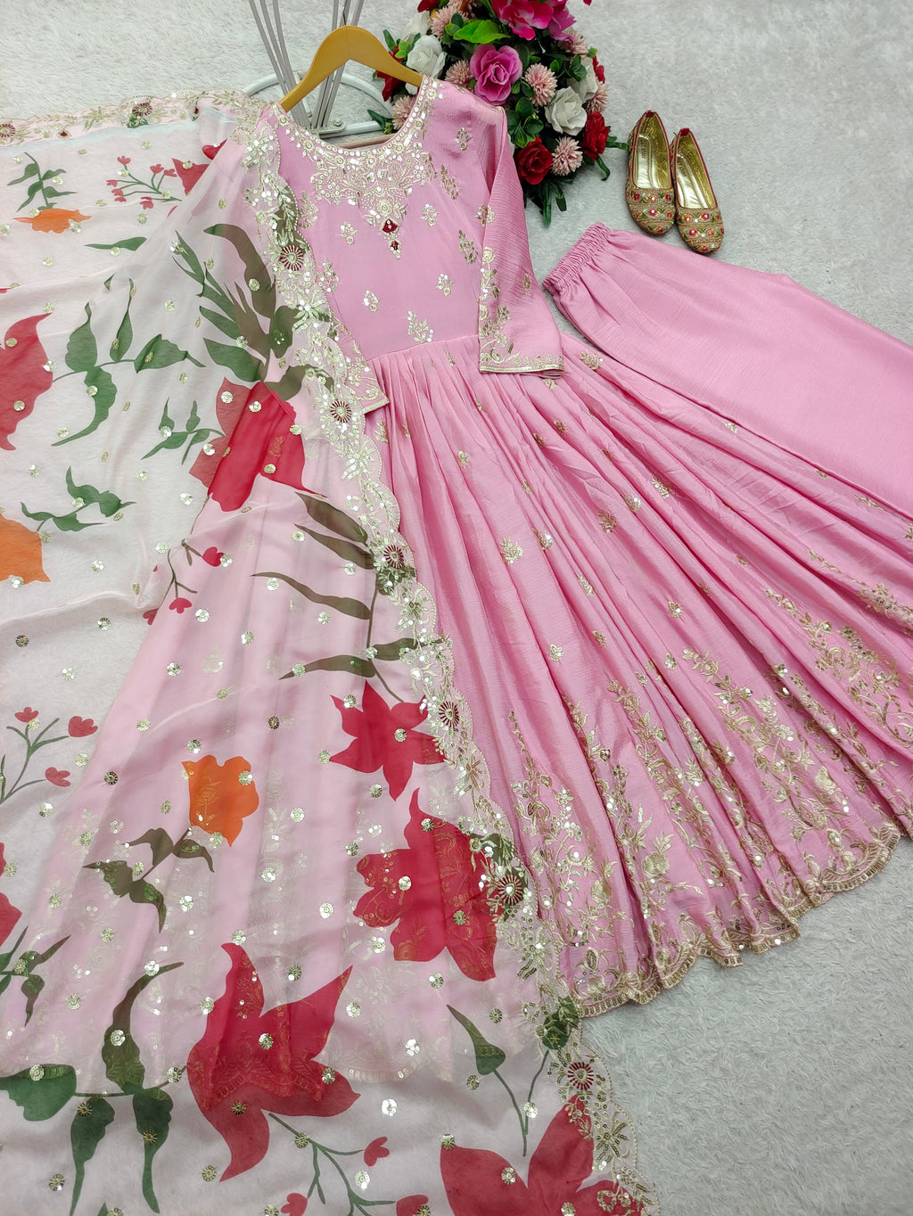 कढ़ाई के काम से सजा हुआ डिज़ाइनर गाउन-पैंट और दुपट्टा