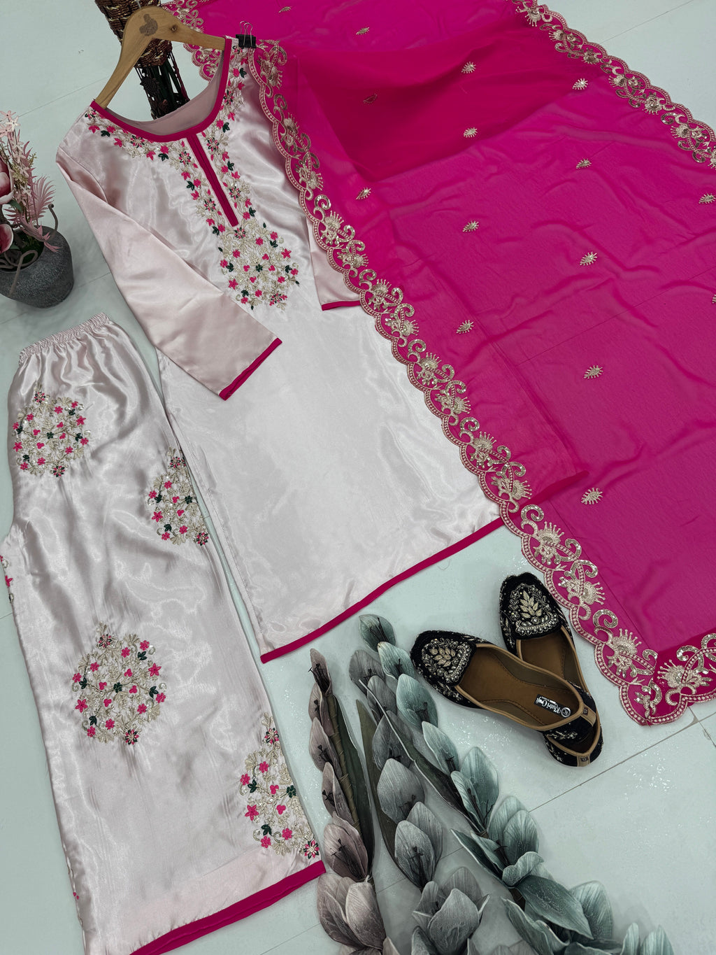 पार्टी वेयर टॉप, प्लाज़ो और दुपट्टा, सीक्वेंस वर्क के साथ