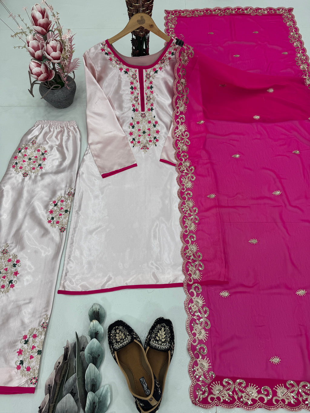 पार्टी वेयर टॉप, प्लाज़ो और दुपट्टा, सीक्वेंस वर्क के साथ