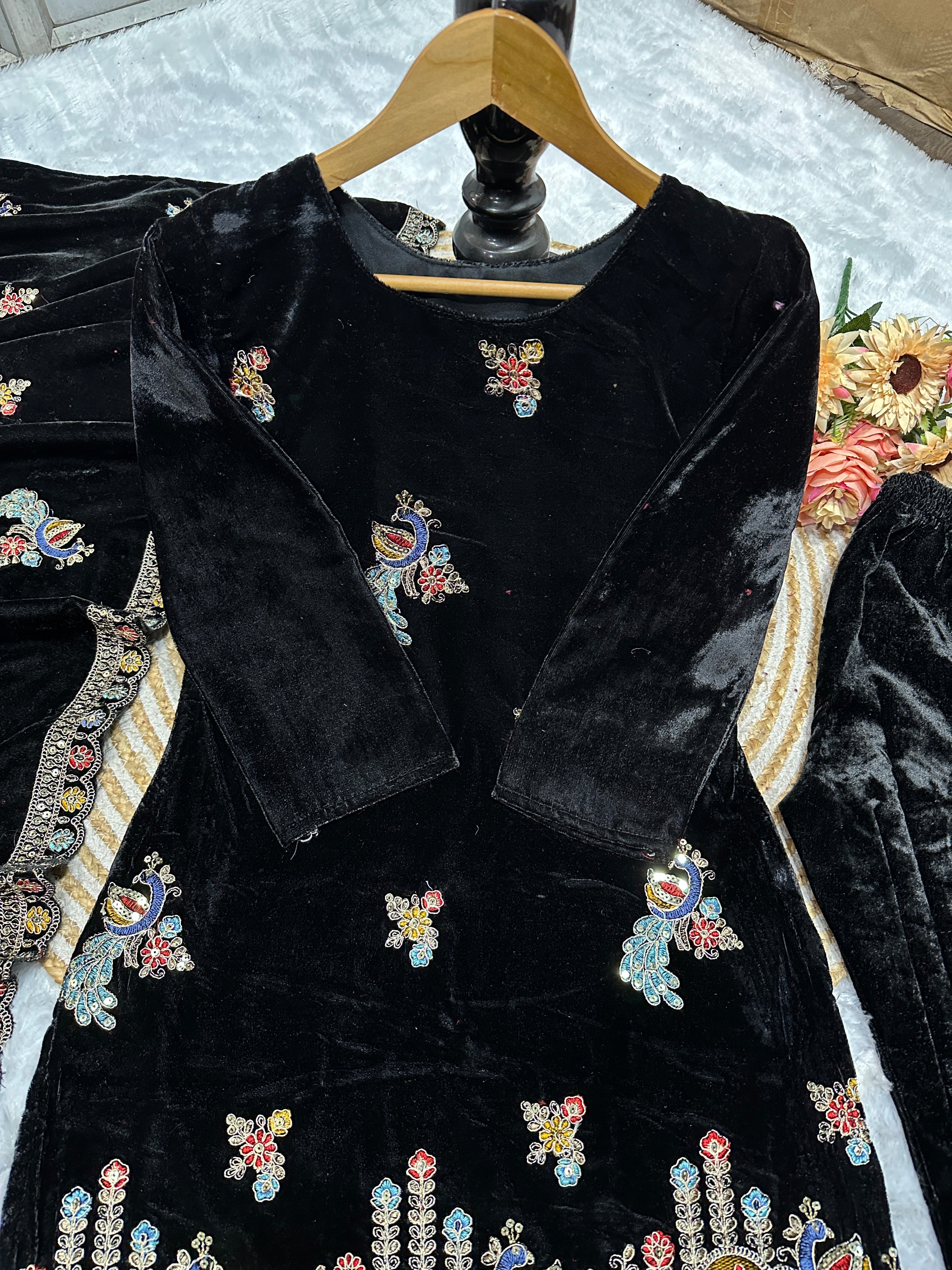 डिजाइनर पार्टी वेयर टॉप, बॉटम और फैंसी दुपट्टा