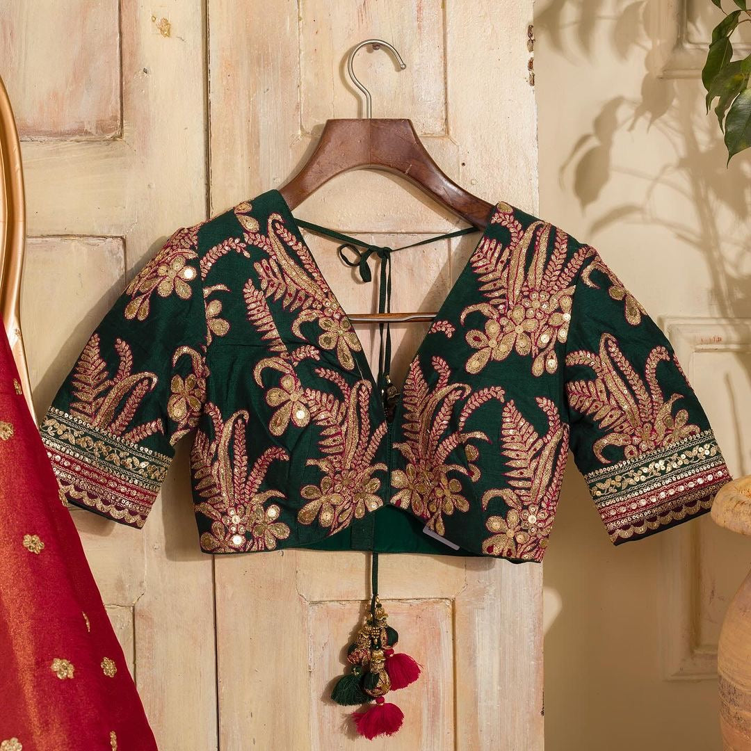 सीक्वेंस एम्ब्रॉयडरी वर्क वाली पार्टी वेयर साड़ी