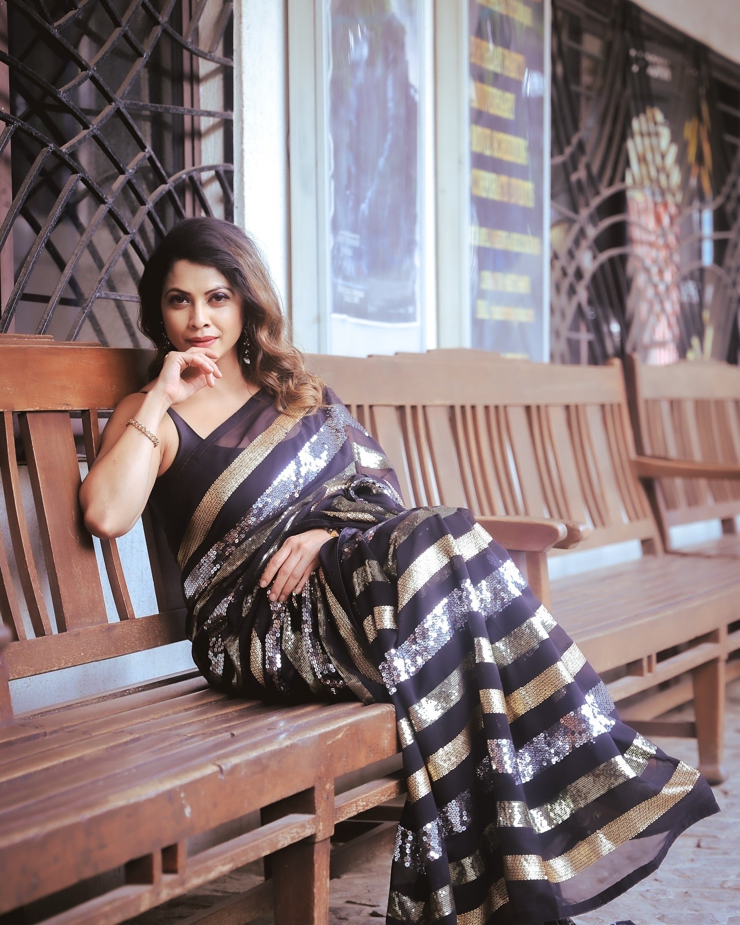 खूबसूरत ट्रिपल सीक्वेंस कढ़ाई वर्क वाली डिज़ाइनर साड़ी