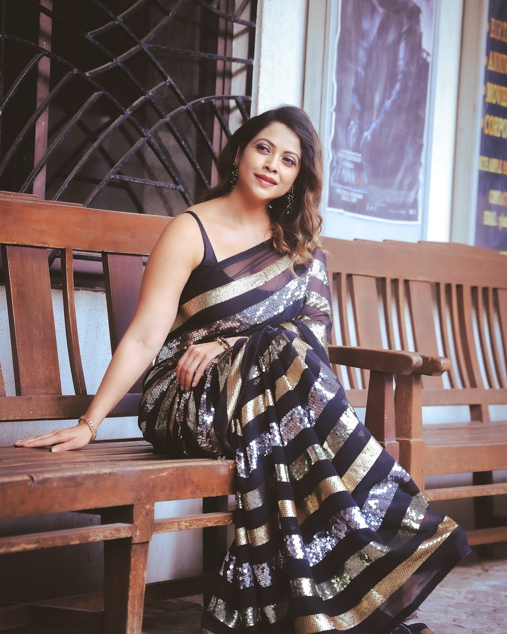 खूबसूरत ट्रिपल सीक्वेंस कढ़ाई वर्क वाली डिज़ाइनर साड़ी