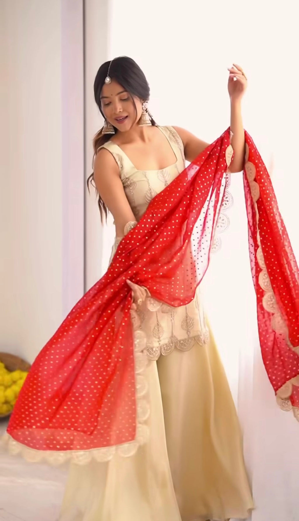 पार्टी वेयर टॉप-बॉटम और दुपट्टा, कढ़ाई और कोडिंग सीक्वेंस वर्क के साथ