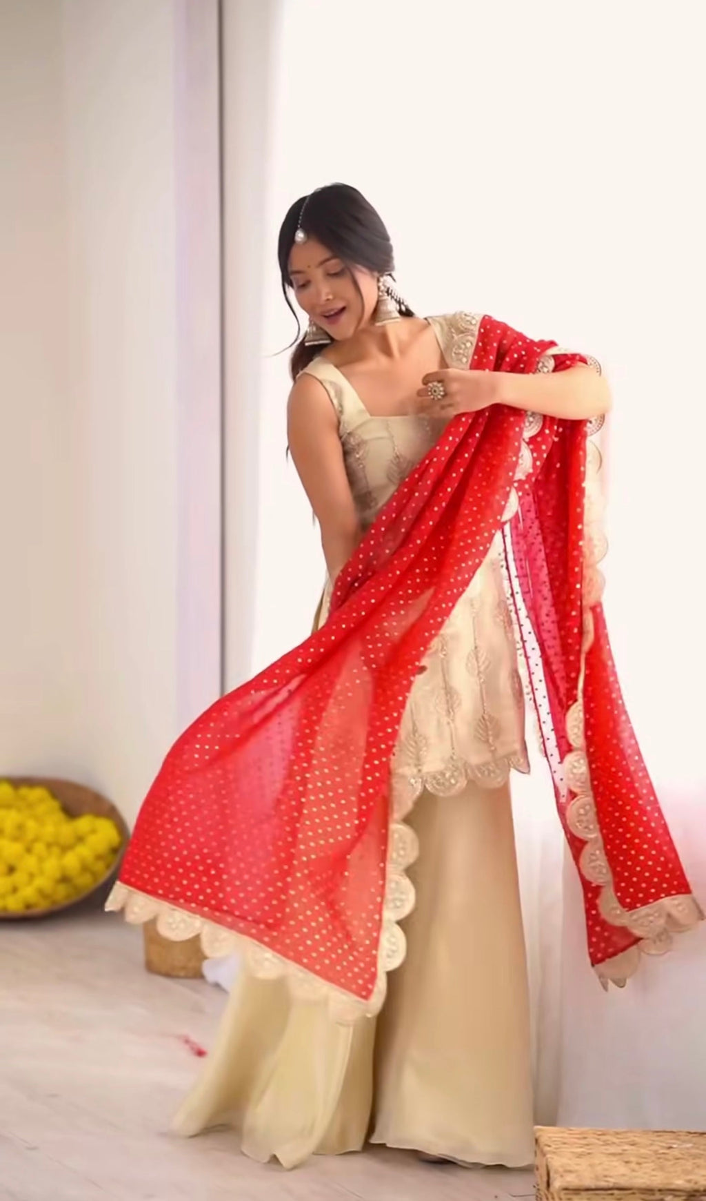 पार्टी वेयर टॉप-बॉटम और दुपट्टा, कढ़ाई और कोडिंग सीक्वेंस वर्क के साथ