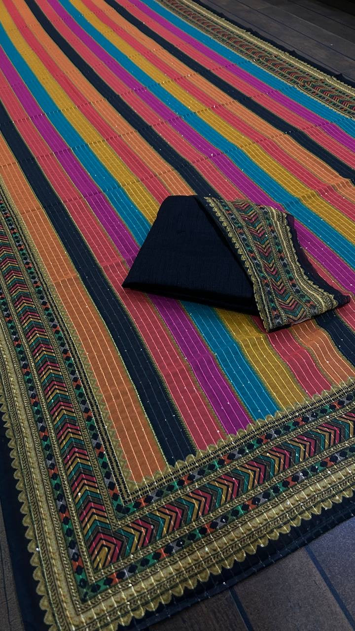 पार्टी के लिए उपयुक्त, सीक्वेंस वर्क वाली खूबसूरत साड़ी