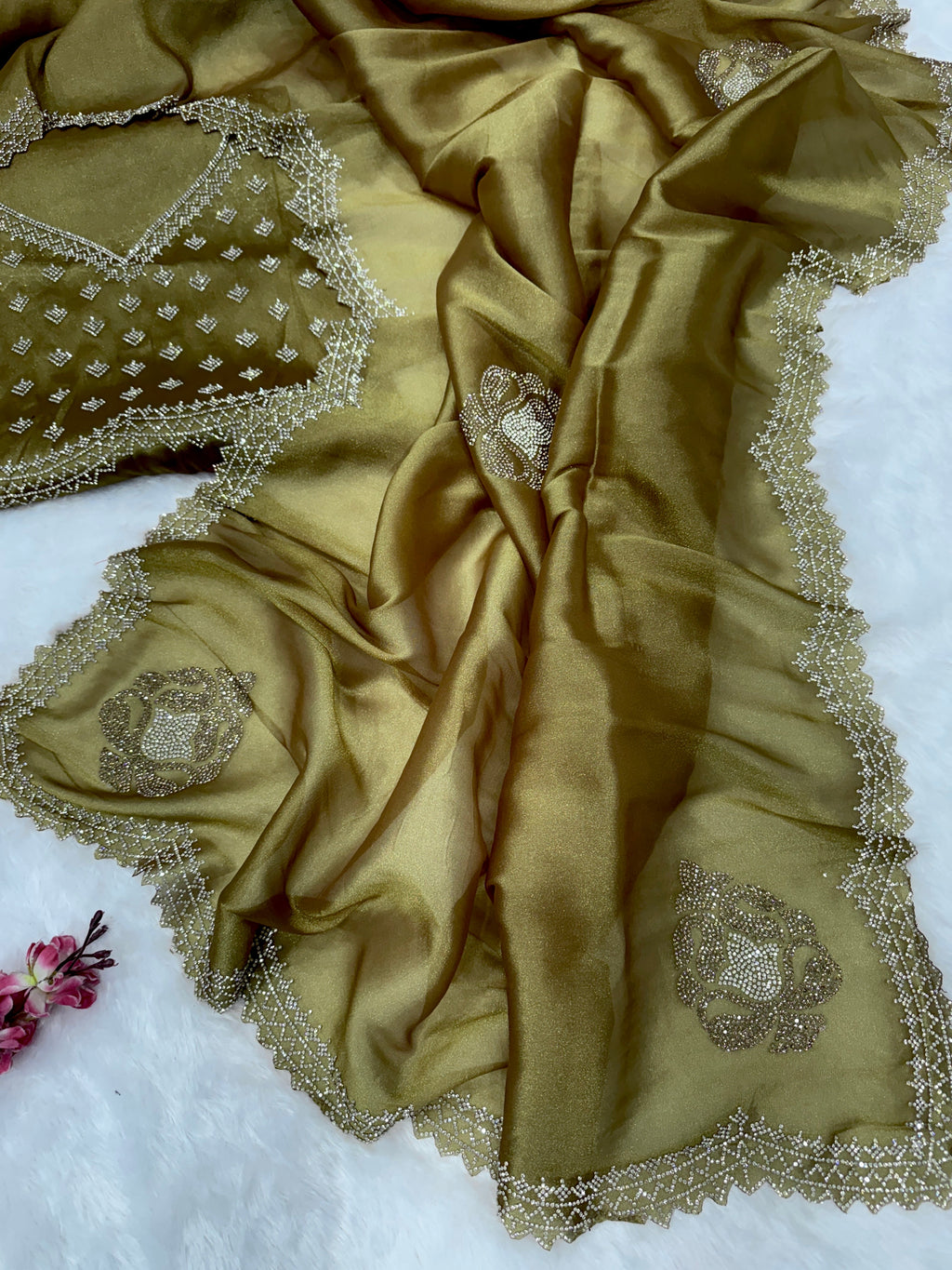 झरखन डायमंड वर्क वाली डिज़ाइनर पार्टी वेयर साड़ी