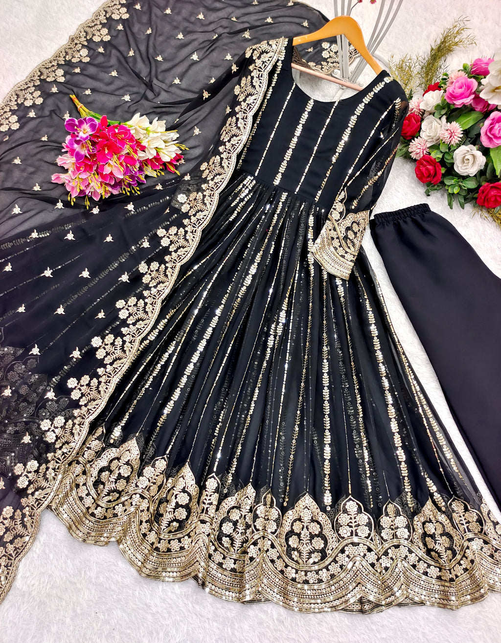 खूबसूरत पार्टी वेयर नायरा कट गाउन-पेंट दुपट्टा