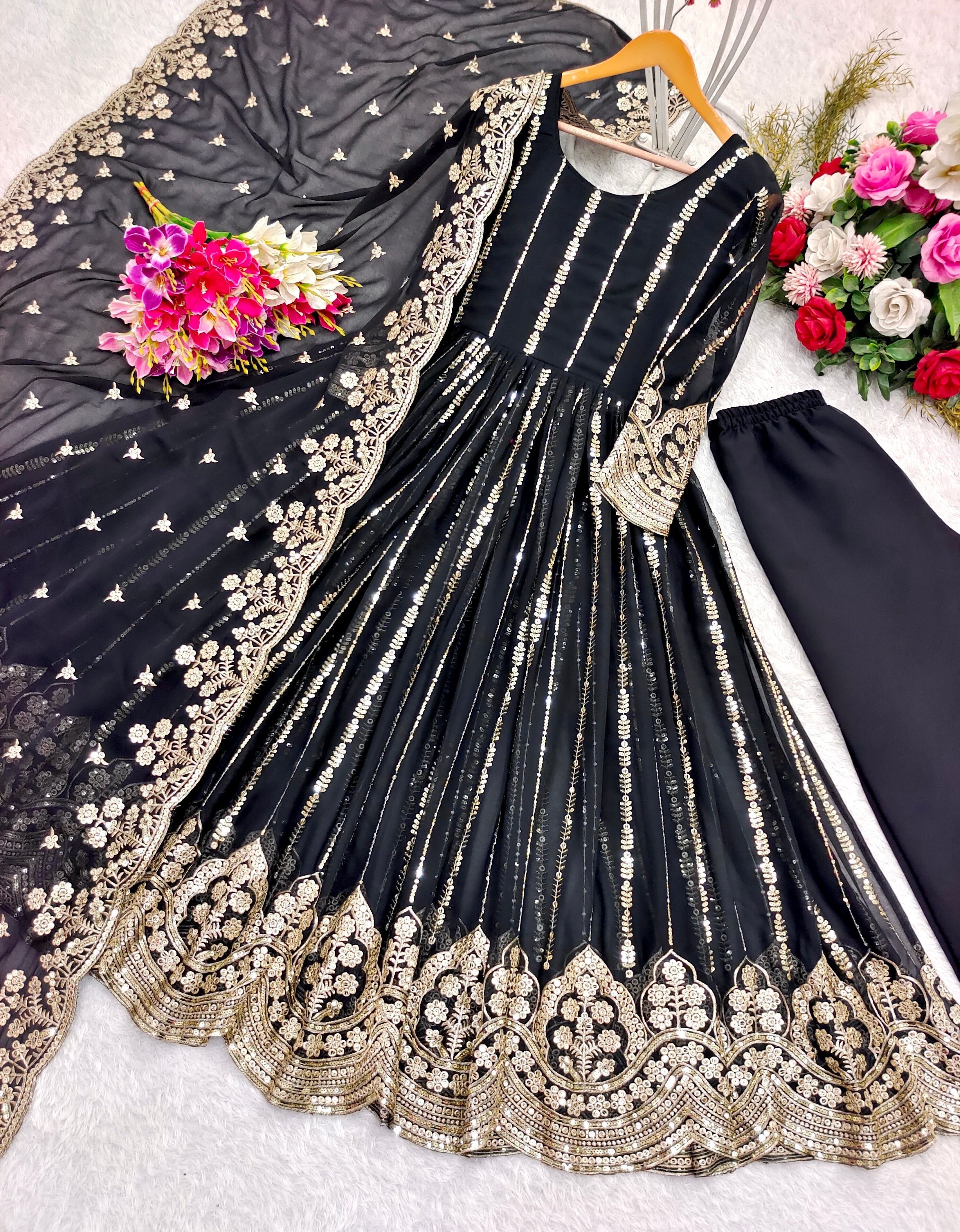 खूबसूरत पार्टी वेयर नायरा कट गाउन-पेंट दुपट्टा