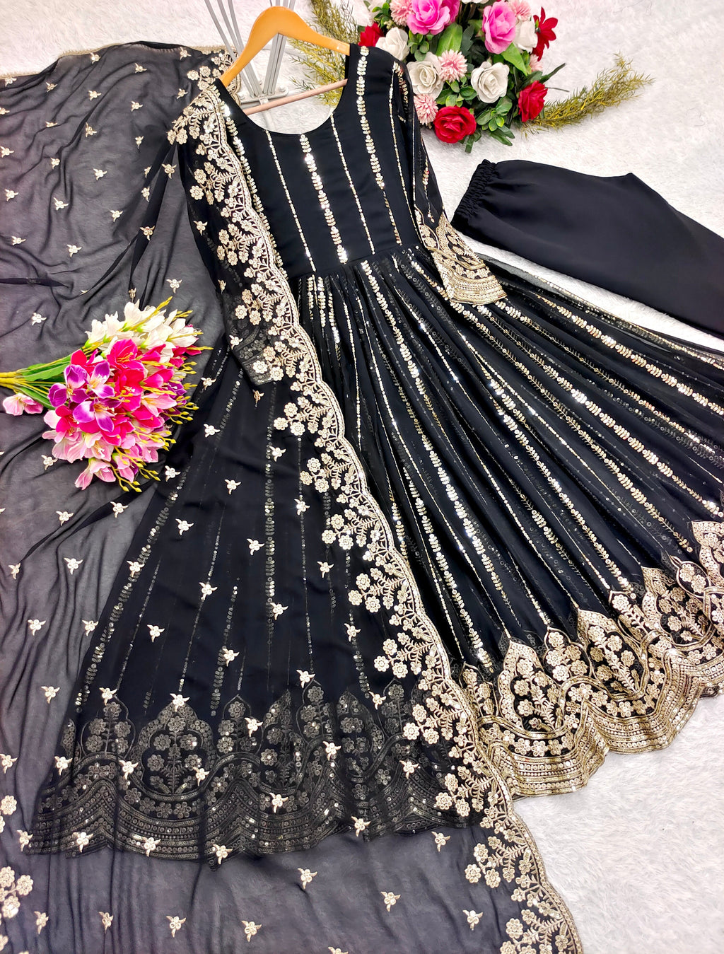 खूबसूरत पार्टी वेयर नायरा कट गाउन-पेंट दुपट्टा