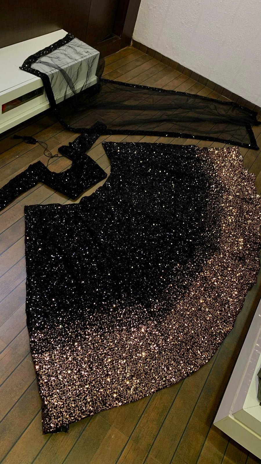 हैवी सीक्वेंस वर्क वाला खूबसूरत पार्टी वेयर लहंगा चोली