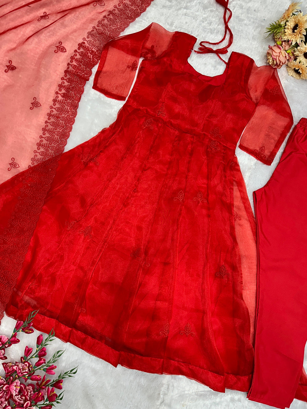 खूबसूरत पार्टी वेयर अनारकली गाउन पैंट और दुपट्टा