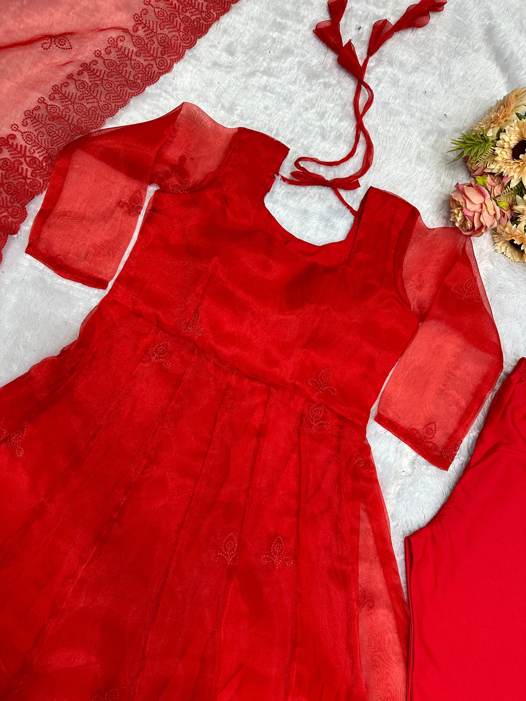 खूबसूरत पार्टी वेयर अनारकली गाउन पैंट और दुपट्टा