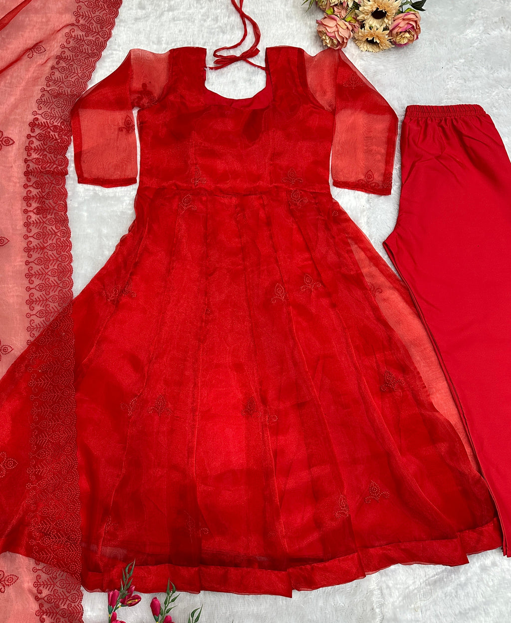 खूबसूरत पार्टी वेयर अनारकली गाउन पैंट और दुपट्टा