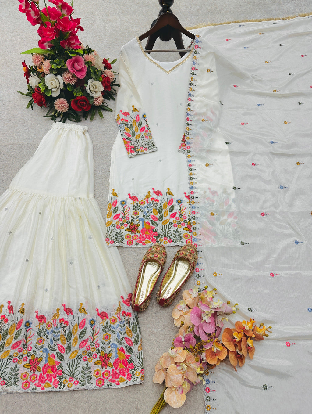 पार्टी वेयर लुक: डिजाइनर टॉप-सरारा और दुपट्टा