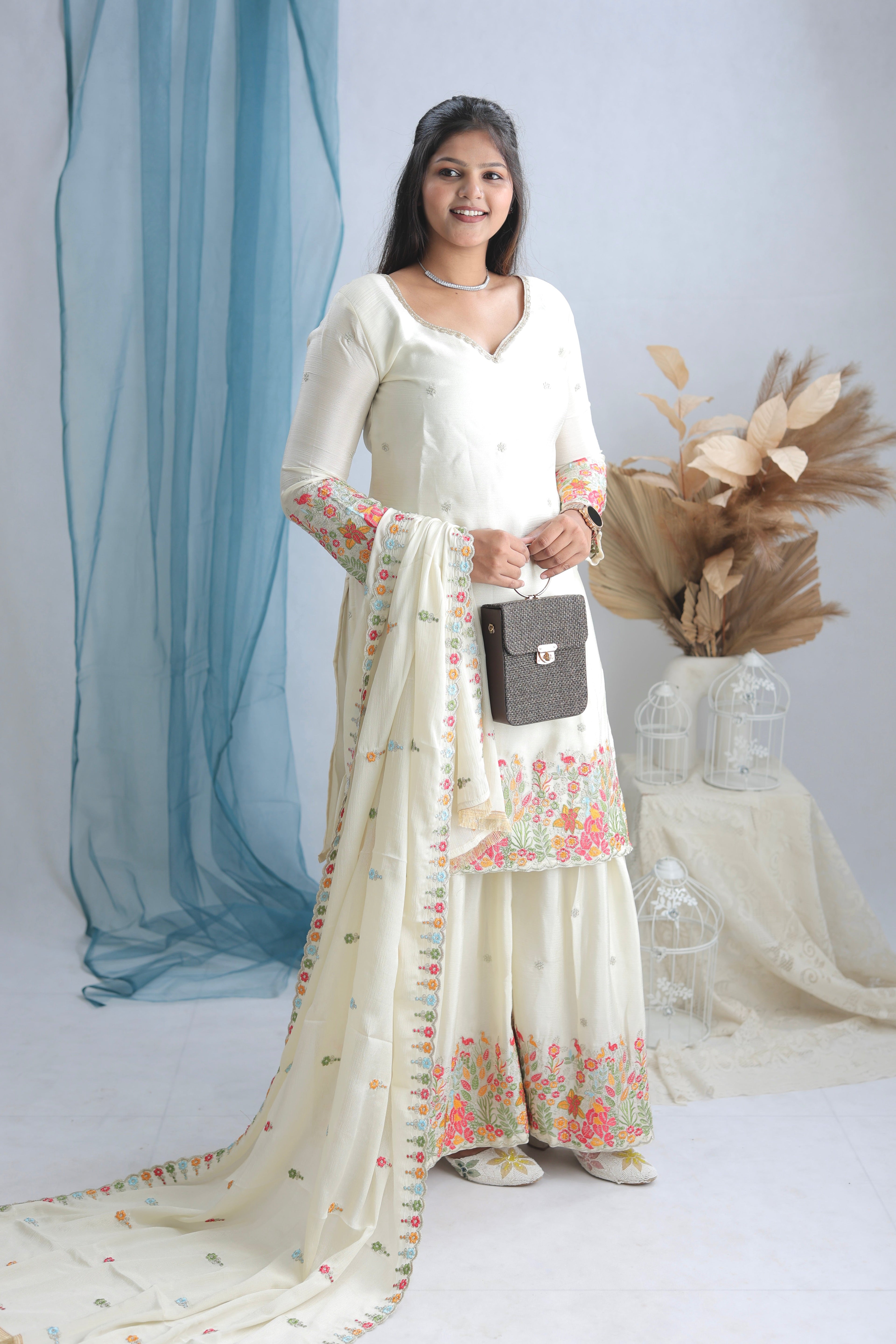 पार्टी वेयर लुक: डिजाइनर टॉप-सरारा और दुपट्टा