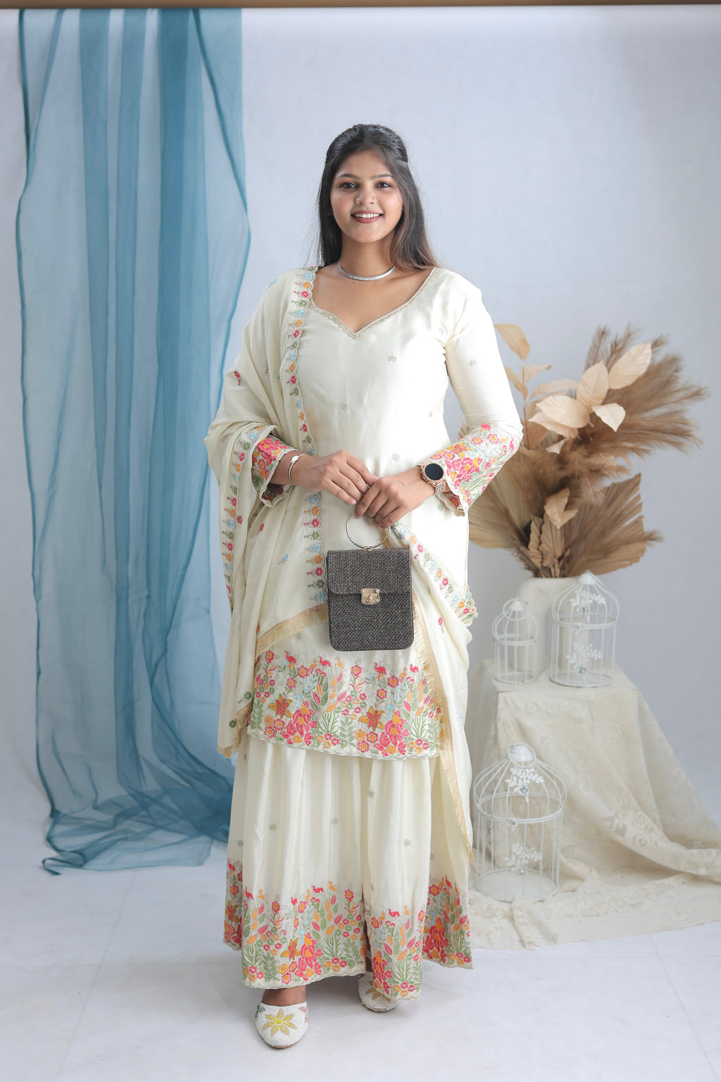 पार्टी वेयर लुक: डिजाइनर टॉप-सरारा और दुपट्टा