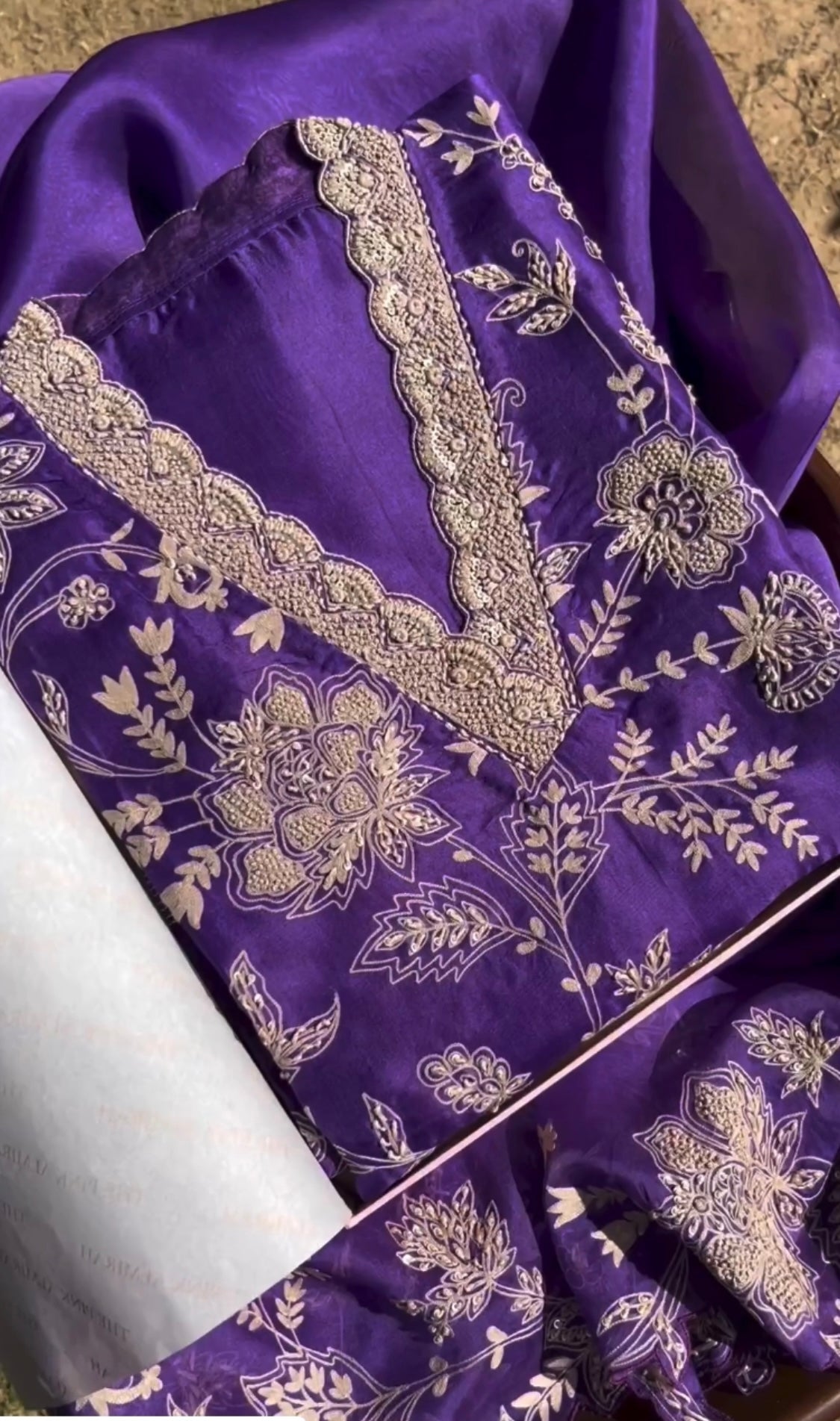 सीक्वेंस वर्क से सजा हुआ डिजाइनर पार्टी वेयर सूट, पैंट और दुपट्टा