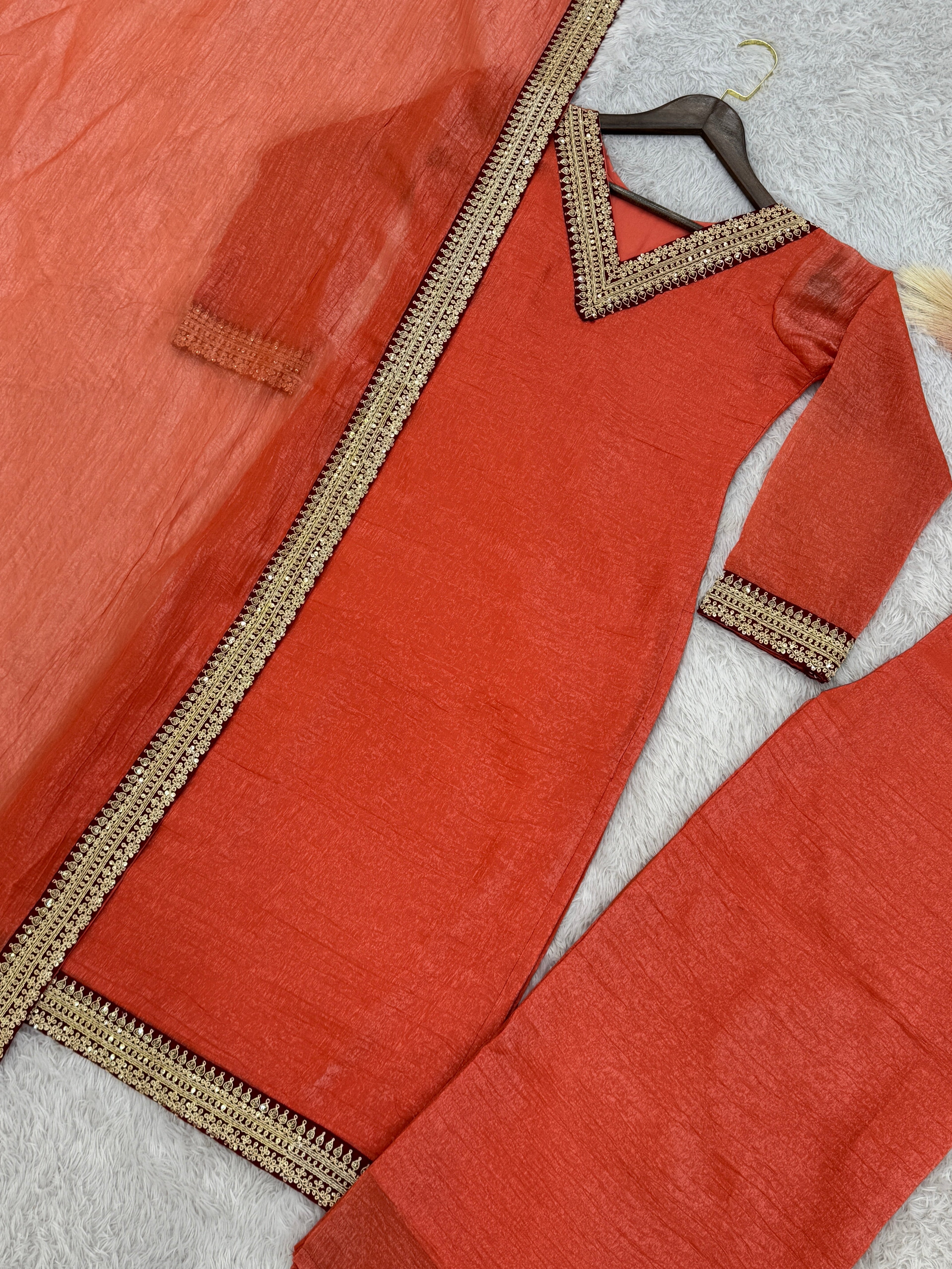 कढ़ाई वर्क से सजा खूबसूरत पार्टी वेयर टॉप, बॉटम और दुपट्टा