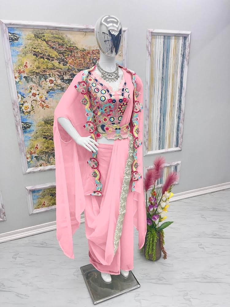 पार्टी वियर लुक के लिए बेल्ट सहित चार पीस का फैंसी सेट