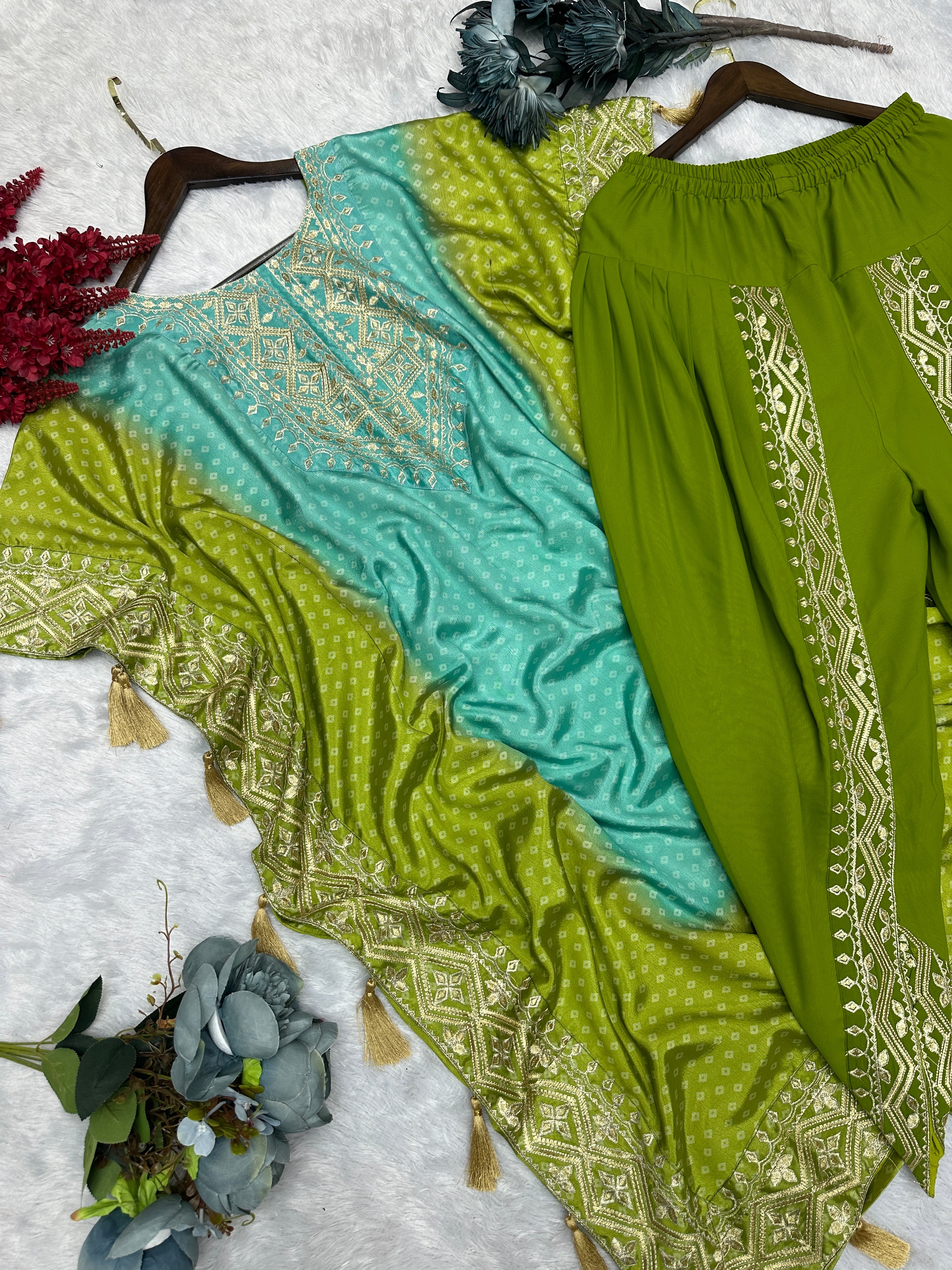 डिजाइनर कफ्तान और धोती पर कढ़ाई और डिजिटल प्रिंट का काम।