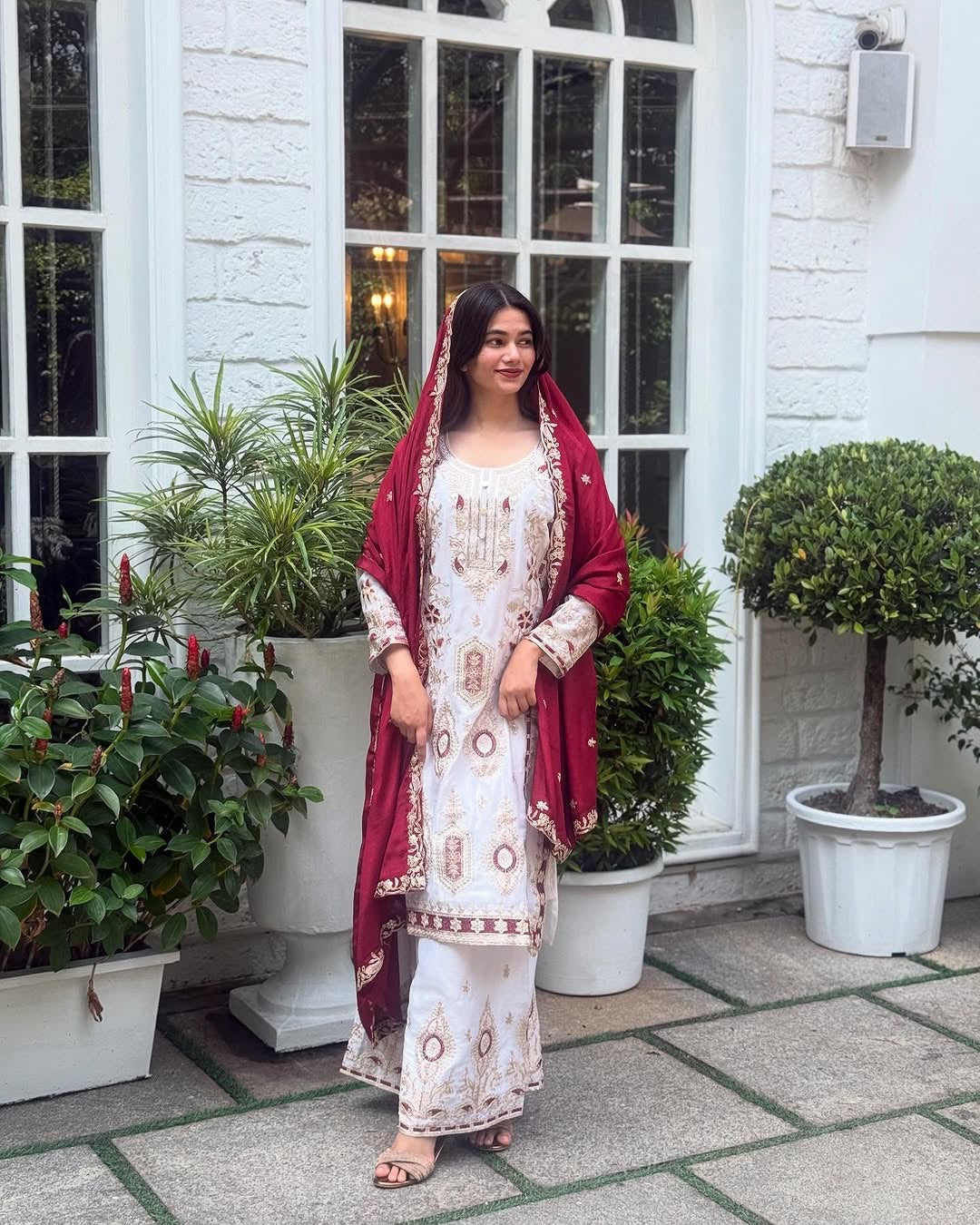 पार्टी वेयर टॉप, बॉटम और दुपट्टा, हैवी एम्ब्रॉयडरी वर्क के साथ