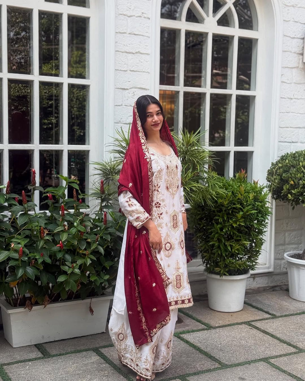 पार्टी वेयर टॉप, बॉटम और दुपट्टा, हैवी एम्ब्रॉयडरी वर्क के साथ