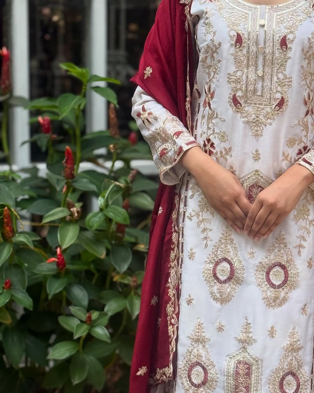 पार्टी वेयर टॉप, बॉटम और दुपट्टा, हैवी एम्ब्रॉयडरी वर्क के साथ