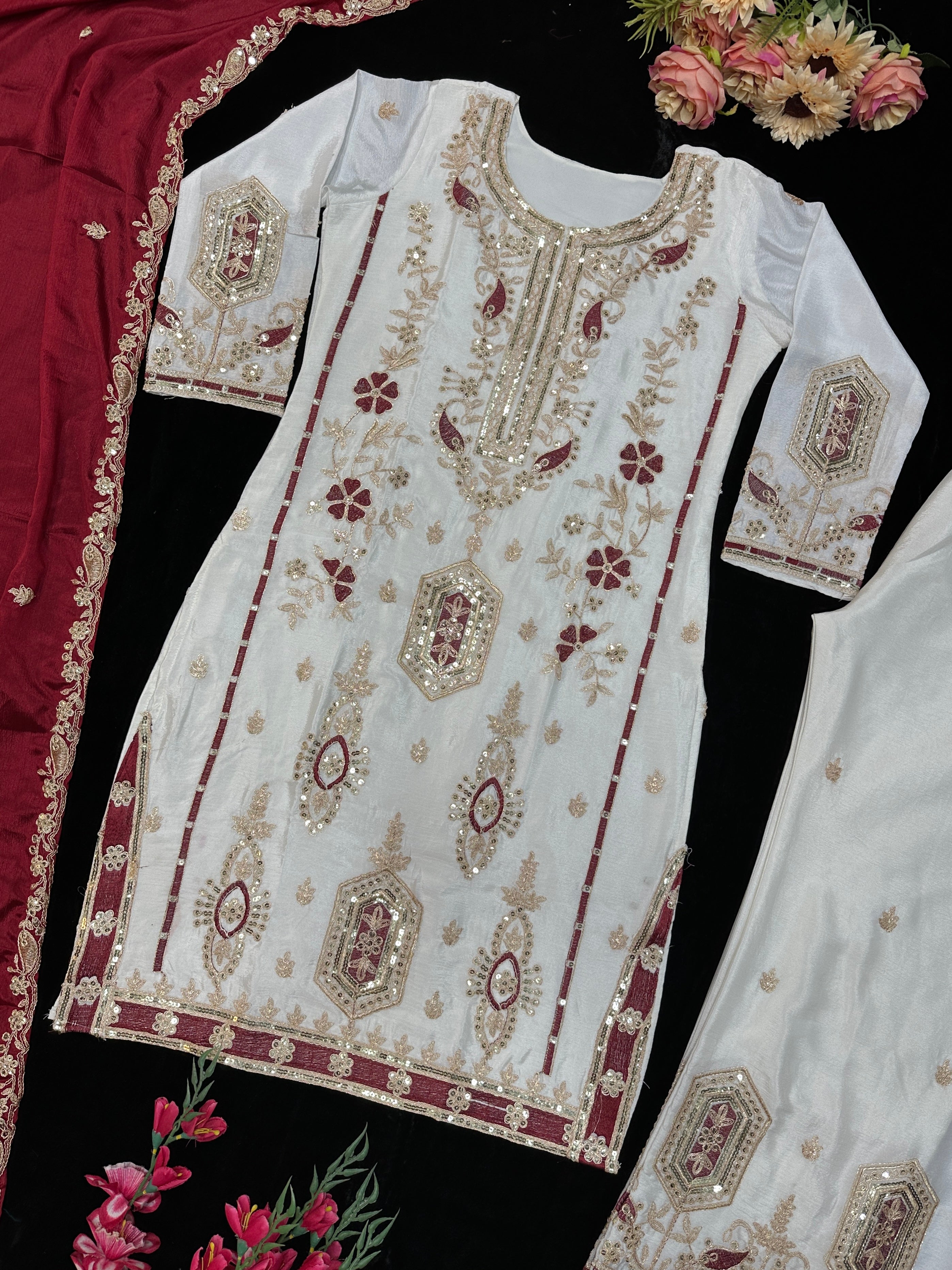 पार्टी वेयर टॉप, बॉटम और दुपट्टा, हैवी एम्ब्रॉयडरी वर्क के साथ