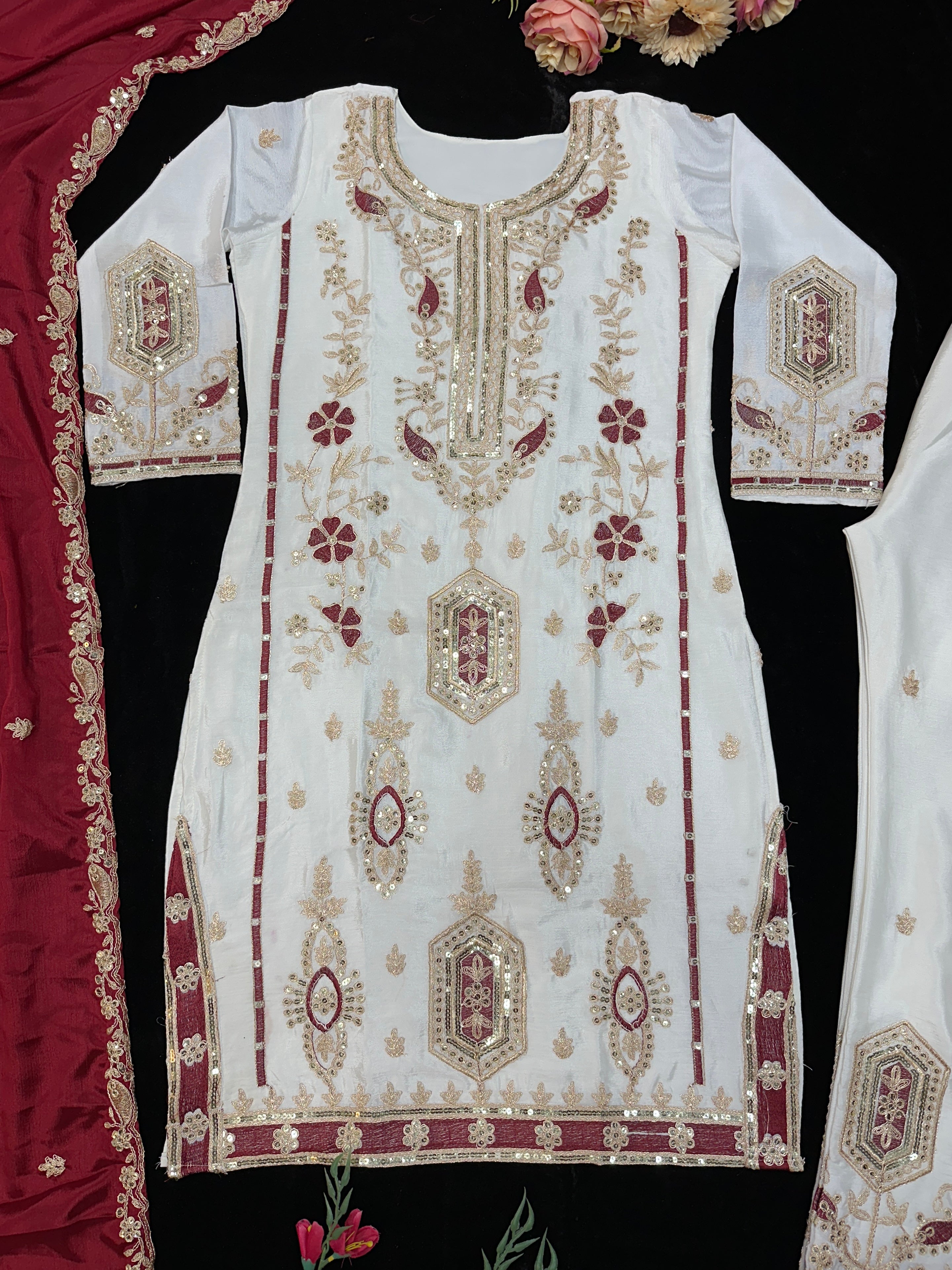 पार्टी वेयर टॉप, बॉटम और दुपट्टा, हैवी एम्ब्रॉयडरी वर्क के साथ