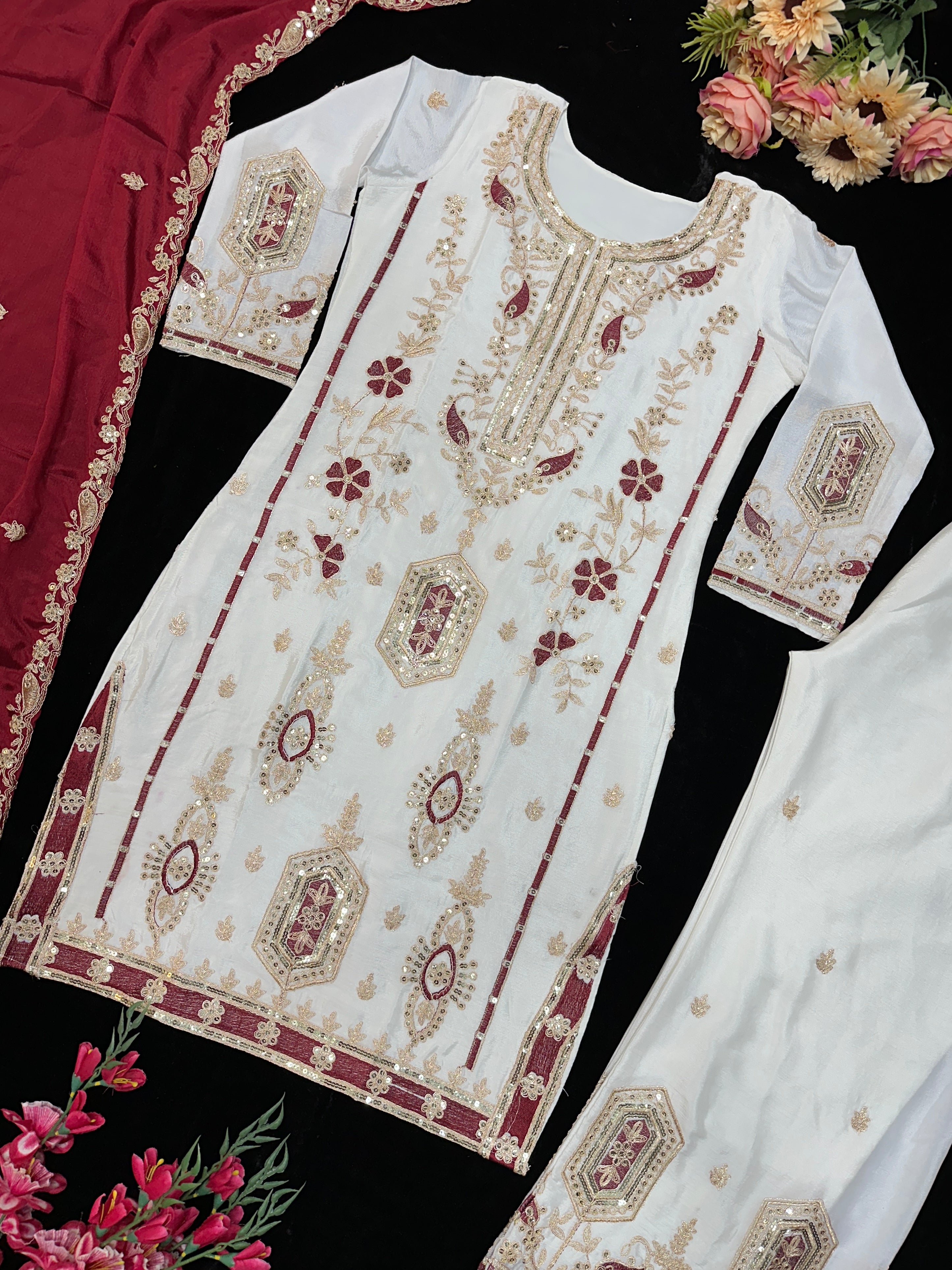 पार्टी वेयर टॉप, बॉटम और दुपट्टा, हैवी एम्ब्रॉयडरी वर्क के साथ