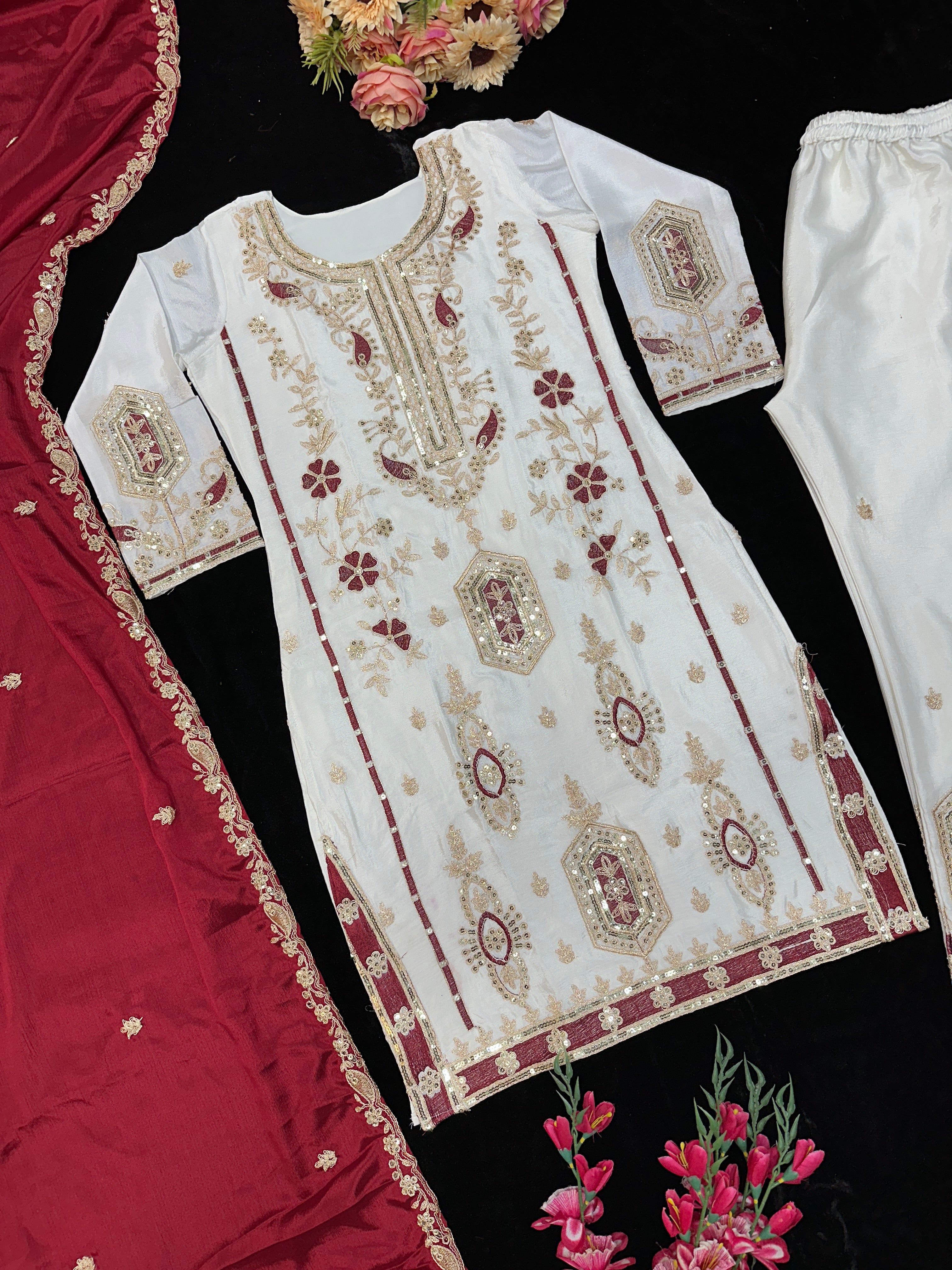 पार्टी वेयर टॉप, बॉटम और दुपट्टा, हैवी एम्ब्रॉयडरी वर्क के साथ
