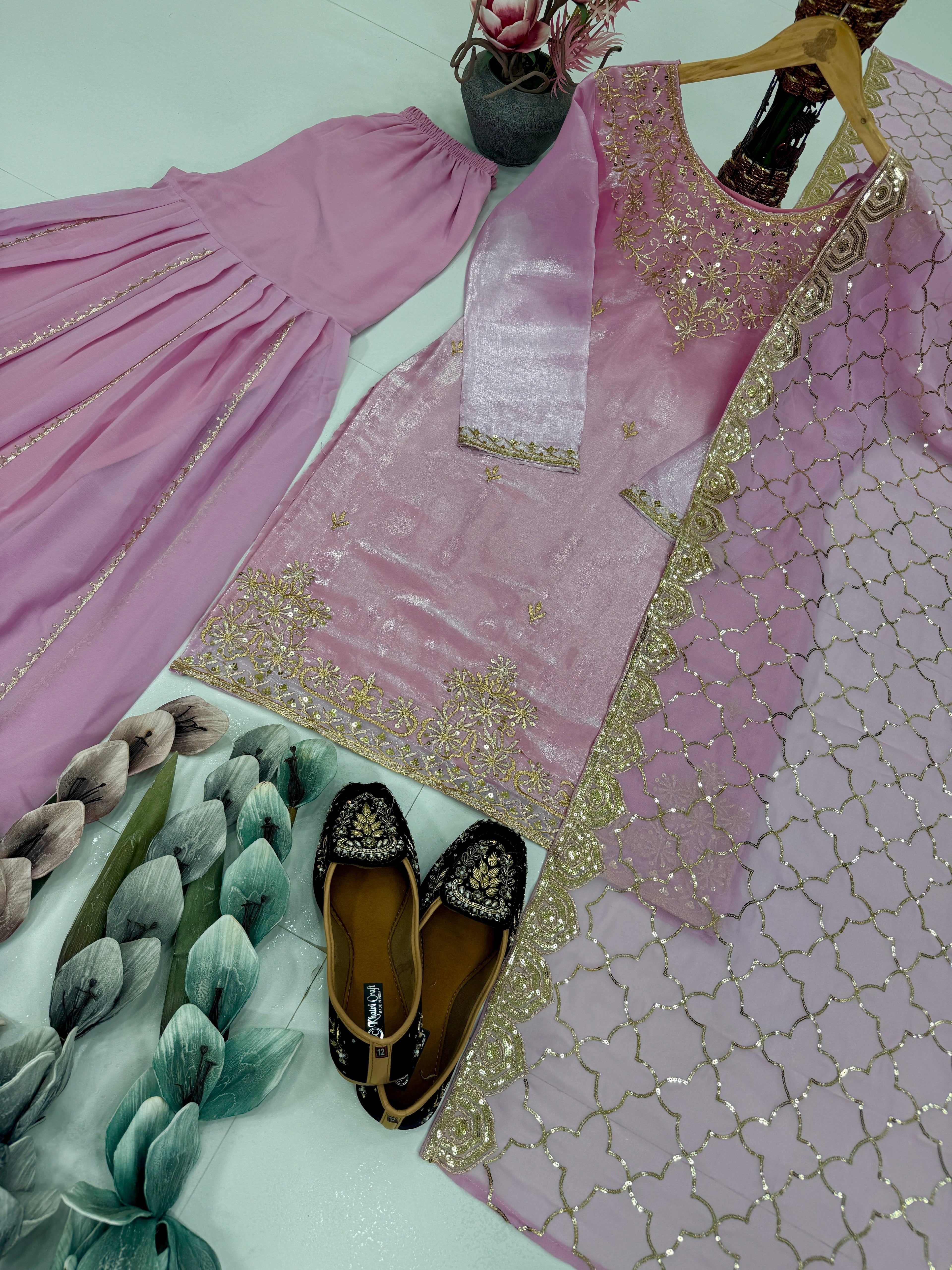 पार्टी वेयर लुक: डिजाइनर टॉप और बॉटम दुपट्टे के साथ