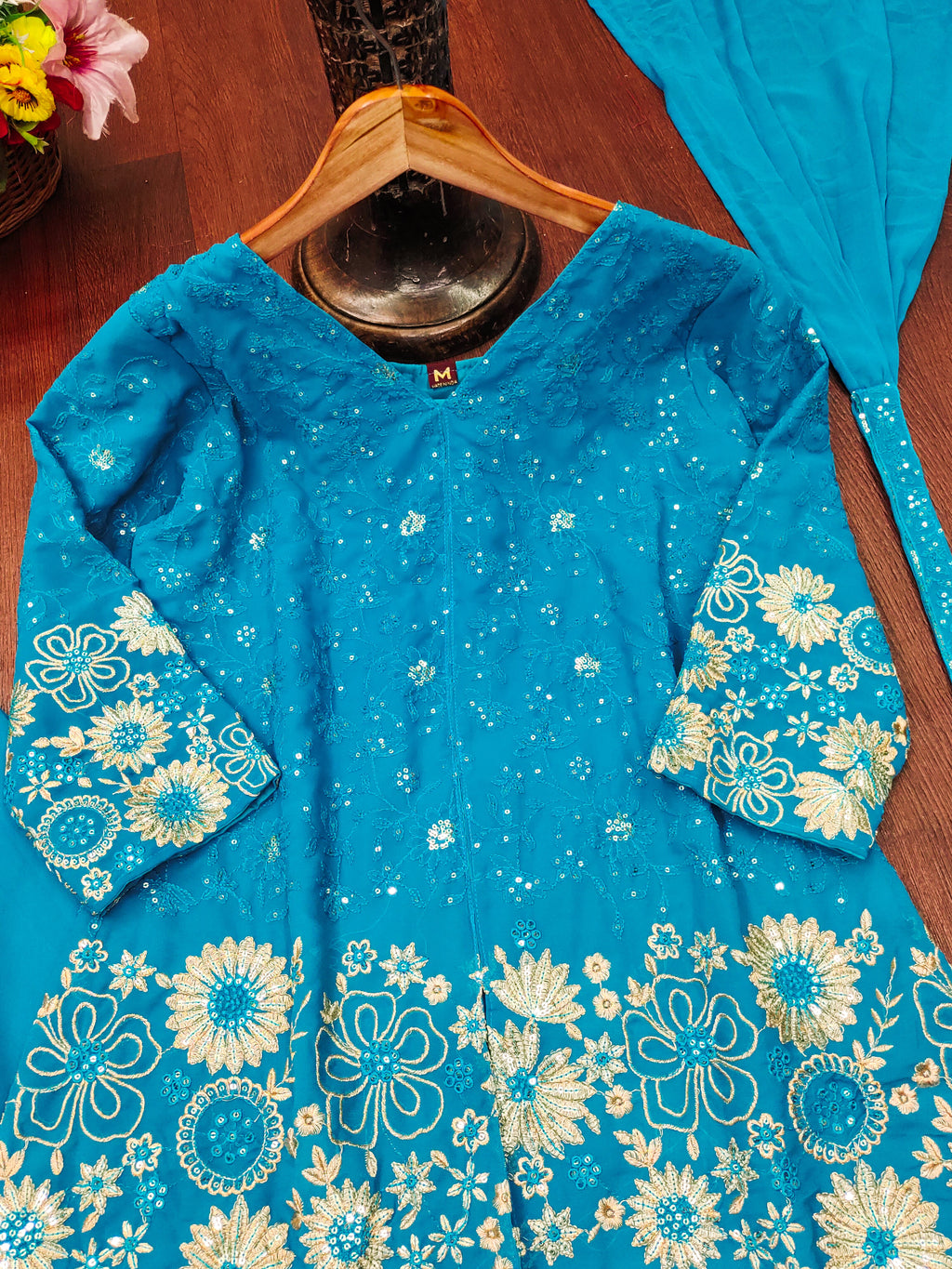 डिजाइनर कढ़ाई वाला जॉर्जेट सूट, प्लाज़ो और दुपट्टा