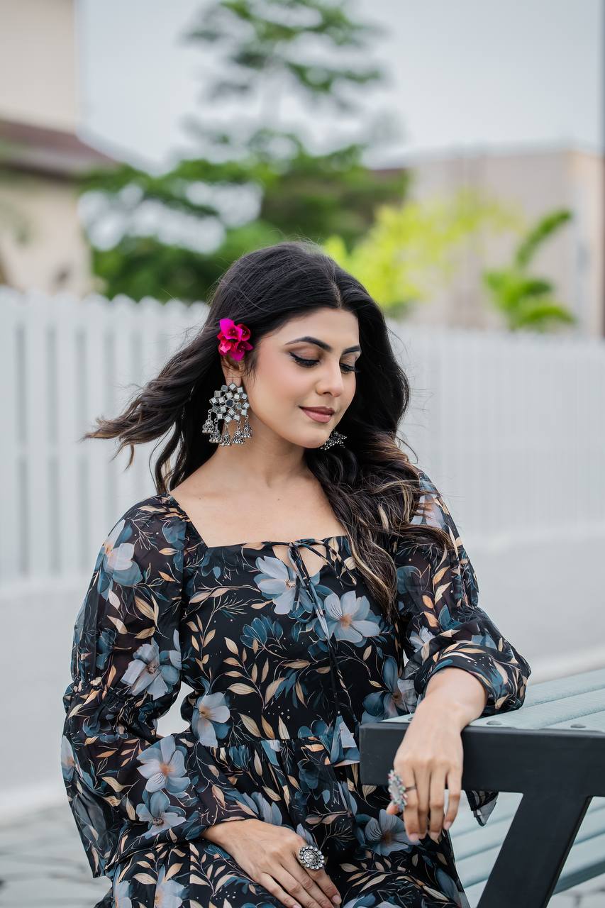 खूबसूरत फ्लोरल डिजिटल प्रिंट वाला स्टाइलिश जॉर्जेट गाउन