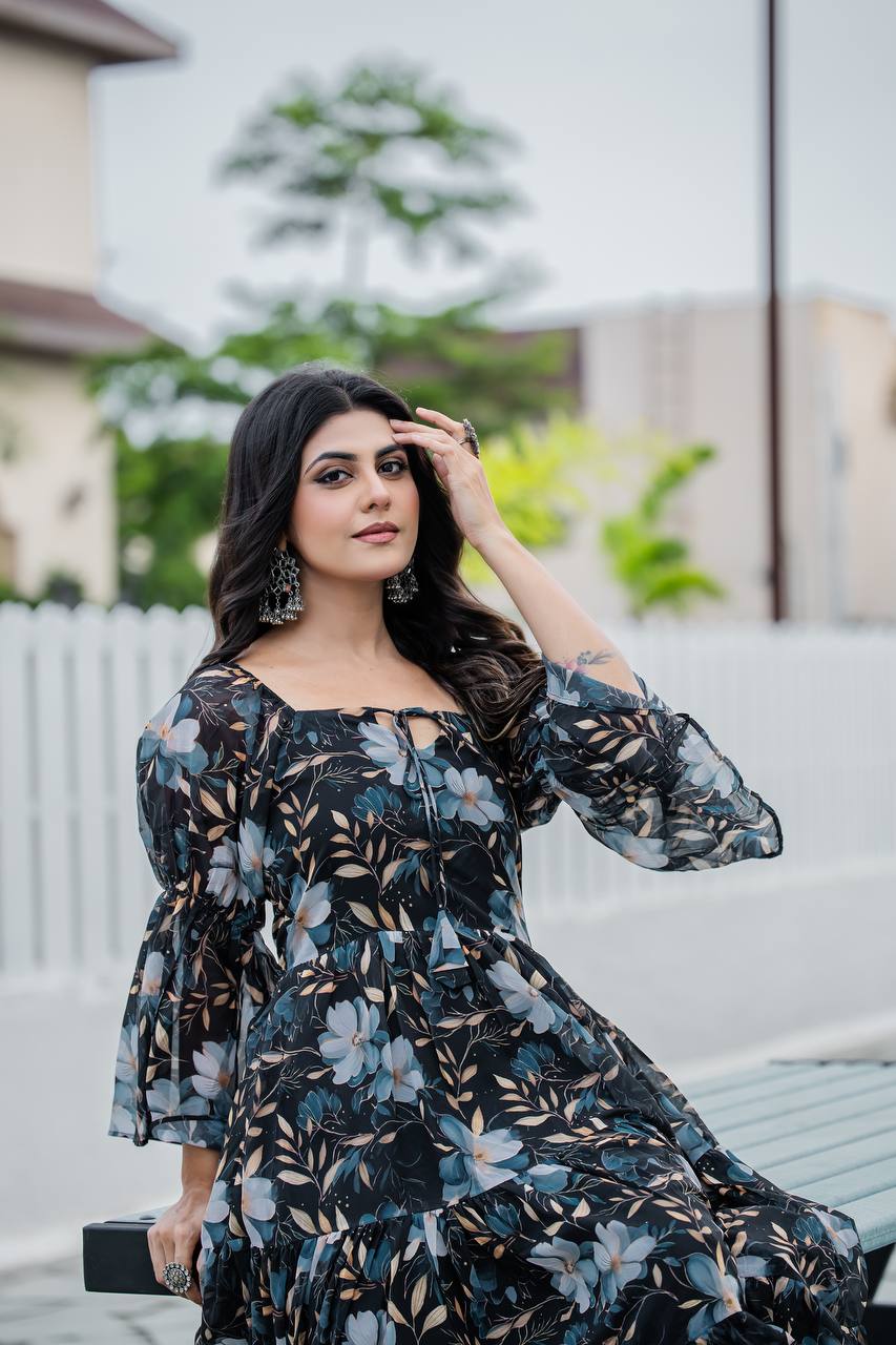 खूबसूरत फ्लोरल डिजिटल प्रिंट वाला स्टाइलिश जॉर्जेट गाउन